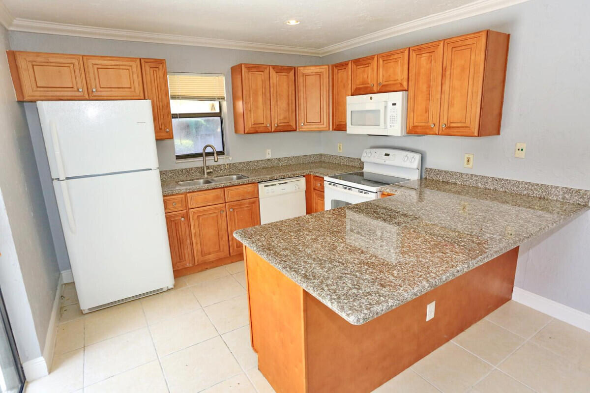 7531 Courtyard Run E Property Photo 11