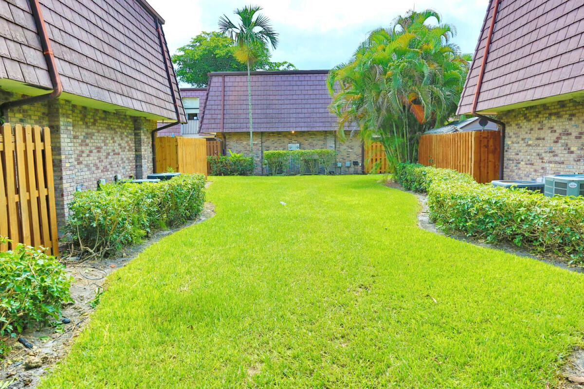 7531 Courtyard Run E Property Photo 24