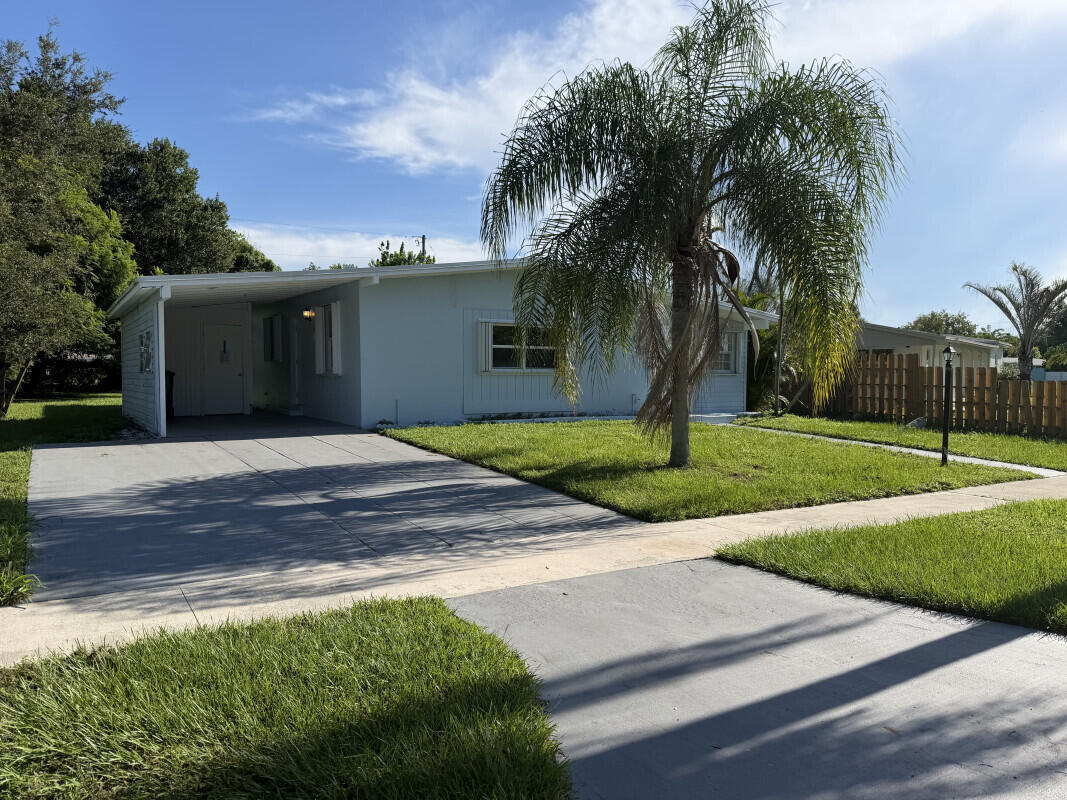 111 Se Castana Court Property Photo 1