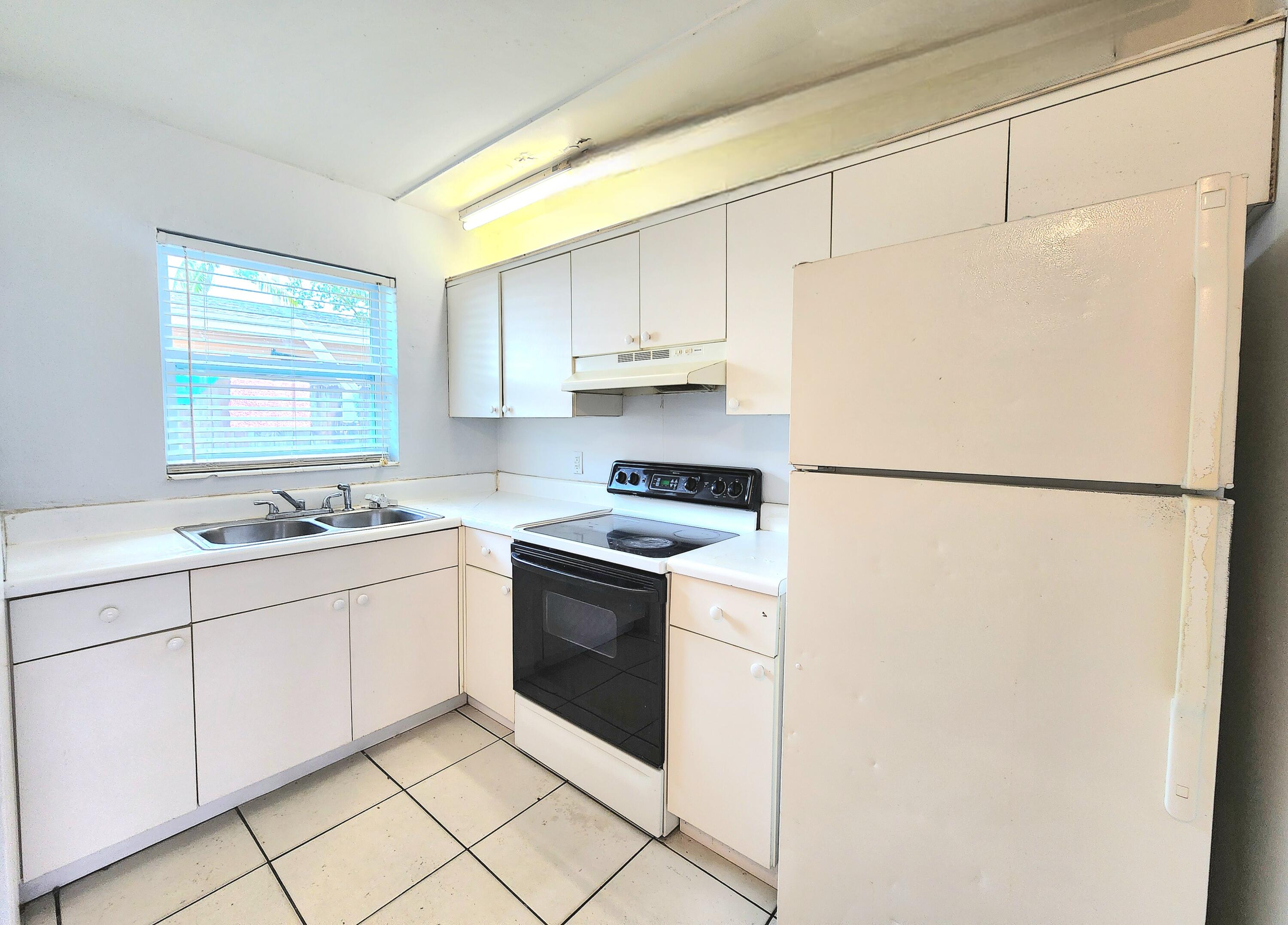 215 SW 1ST Court 1-2 Property Photo 1