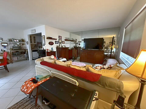 370 Burgundy H H Property Photo 13