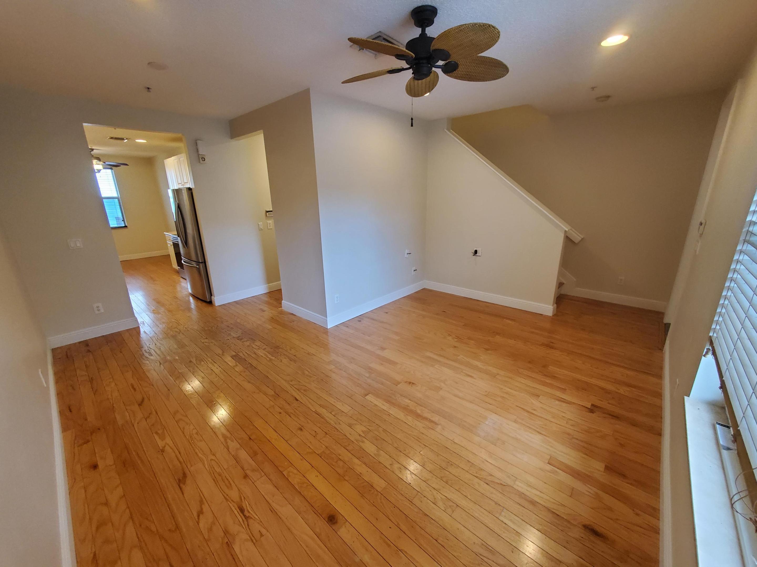 4329 Parkside Drive Property Photo 2