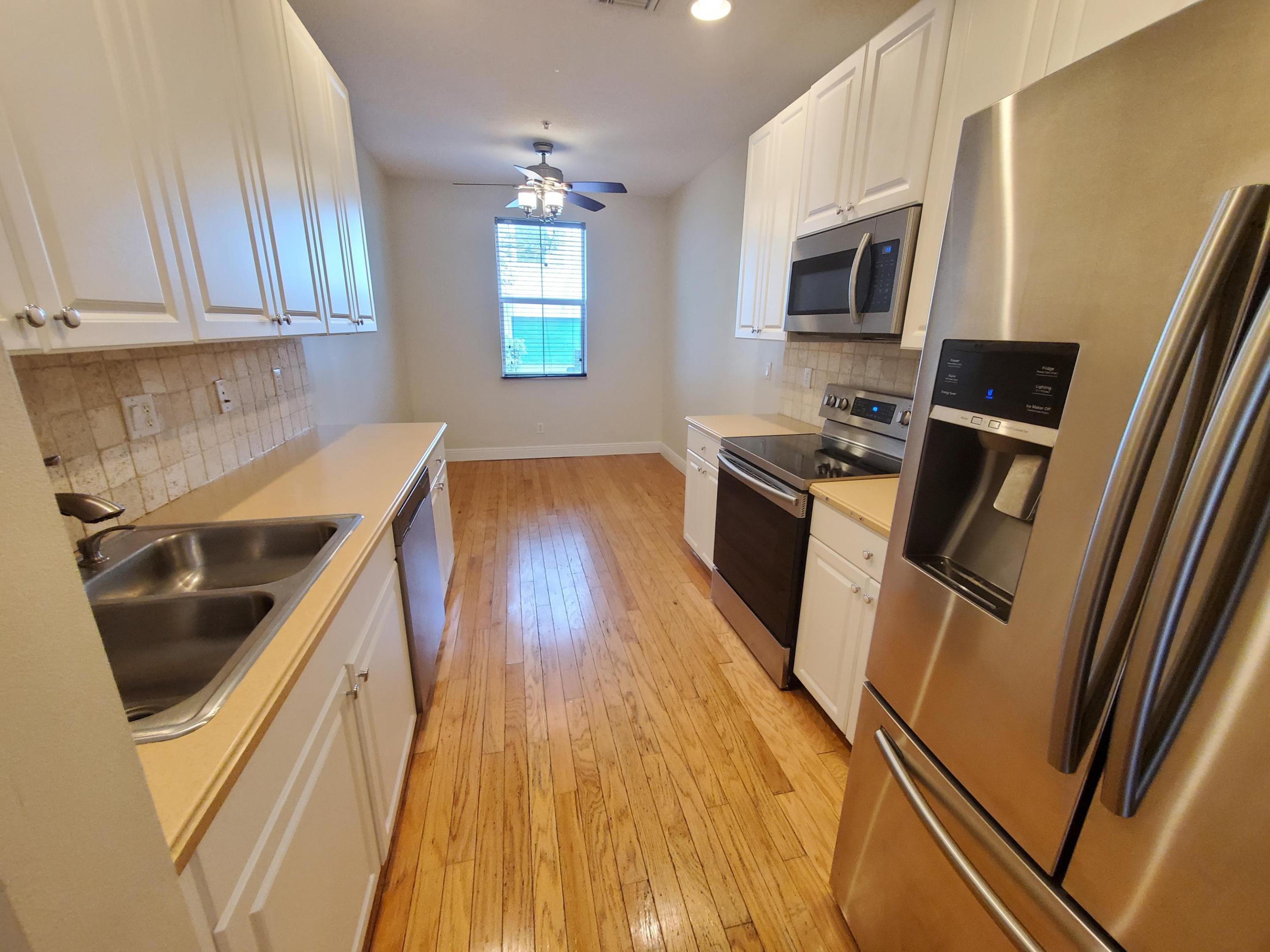 4329 Parkside Drive Property Photo 3