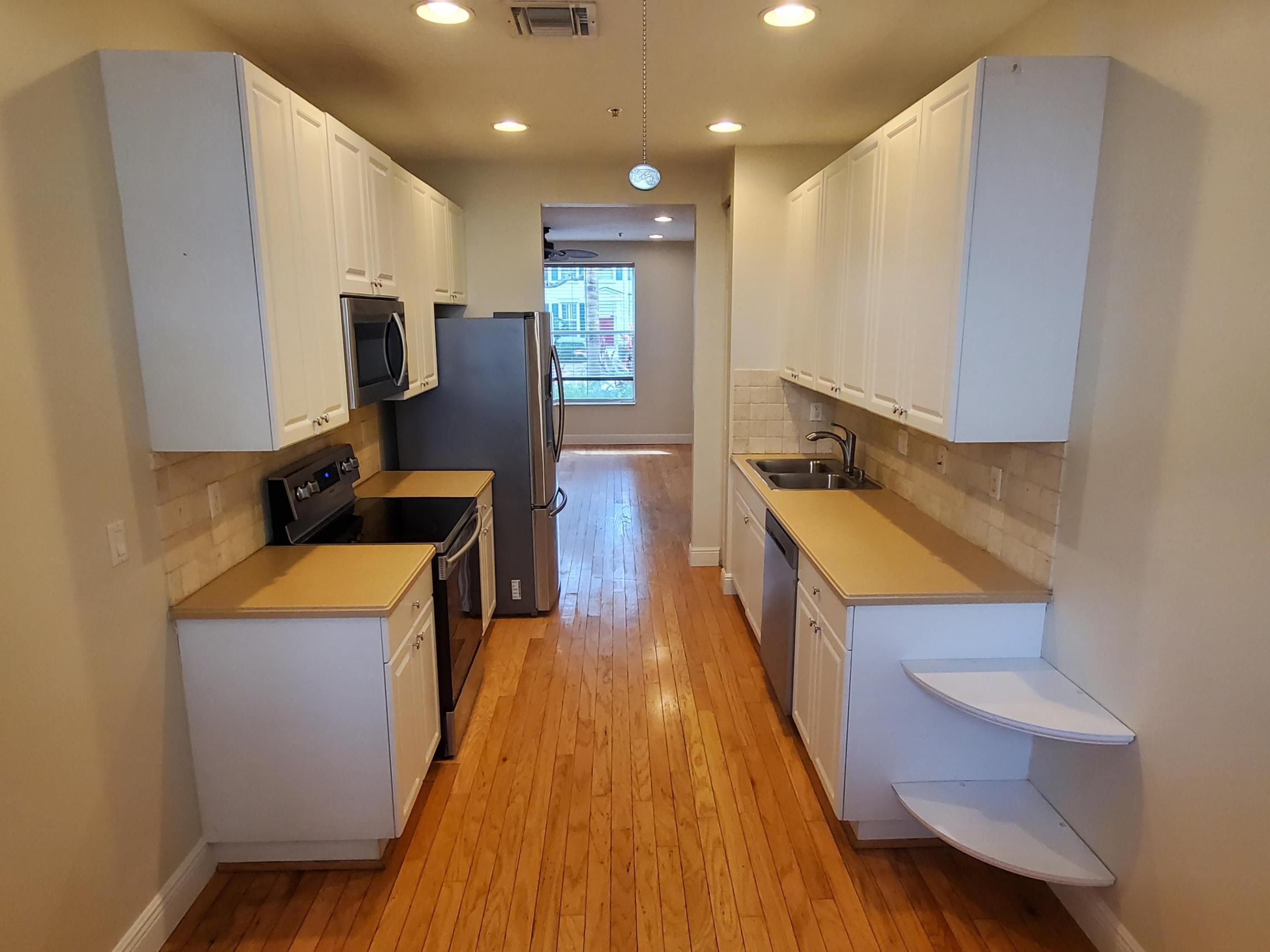 4329 Parkside Drive Property Photo 4
