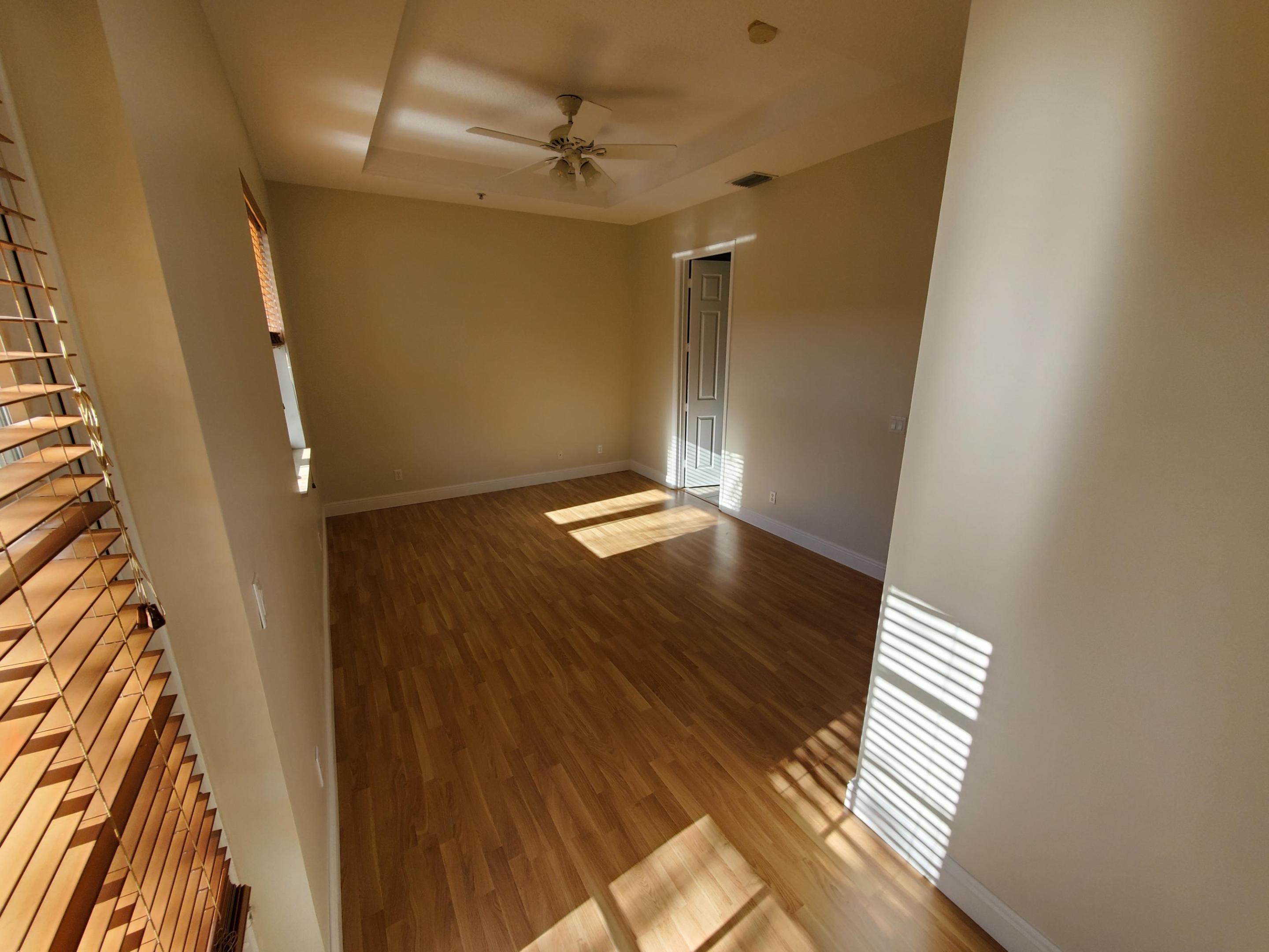 4329 Parkside Drive Property Photo 7