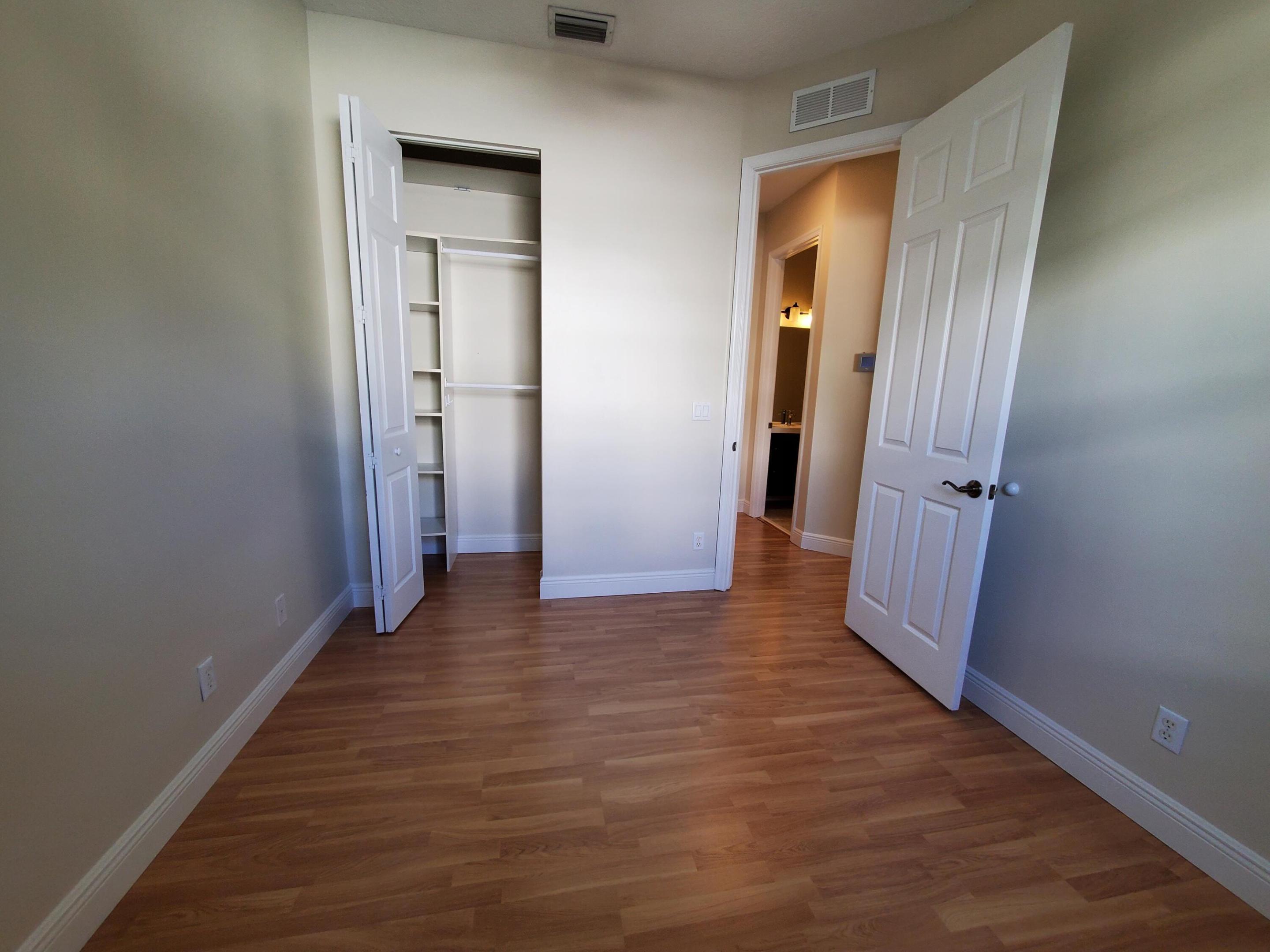 4329 Parkside Drive Property Photo 8