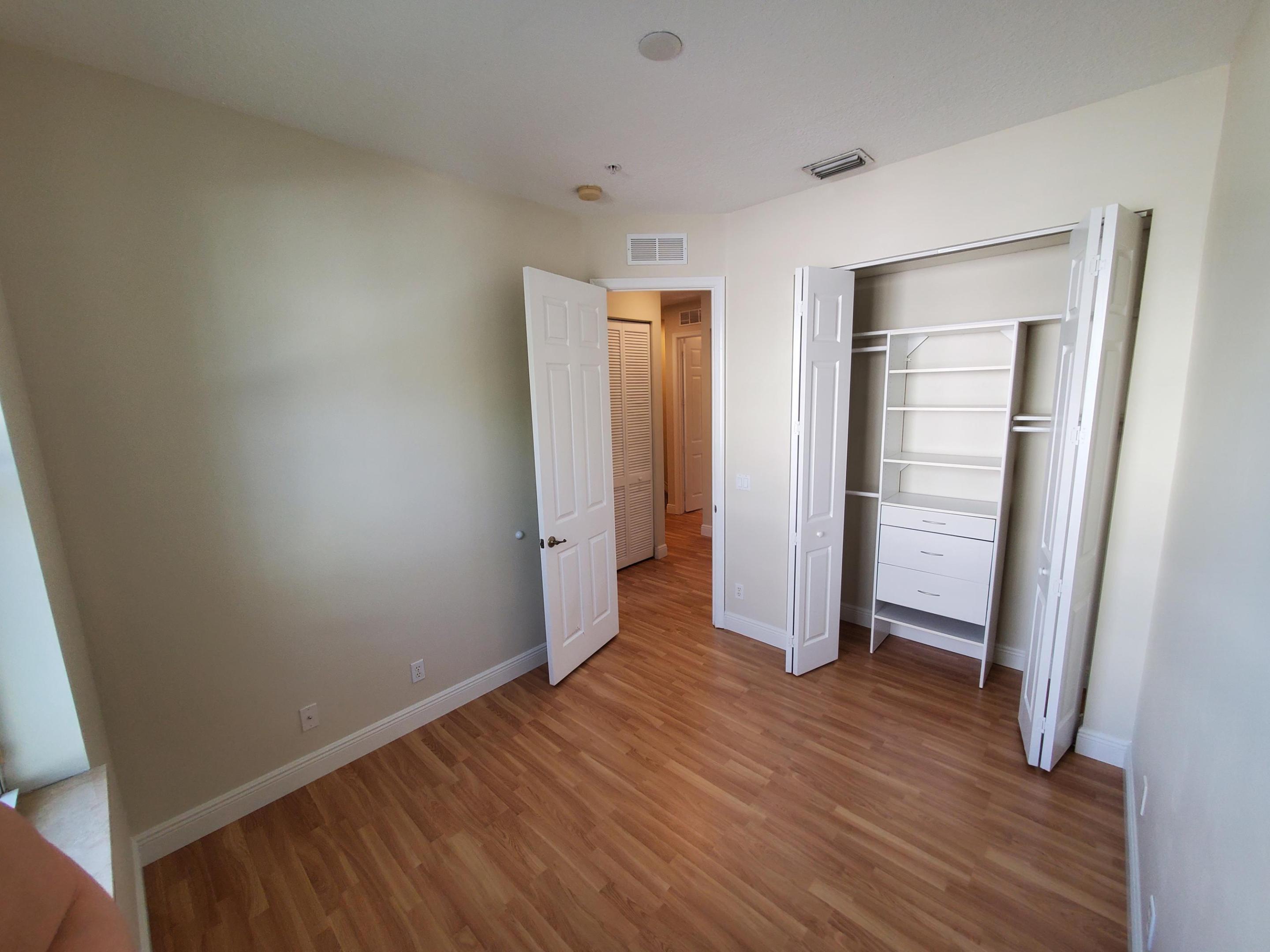 4329 Parkside Drive Property Photo 9