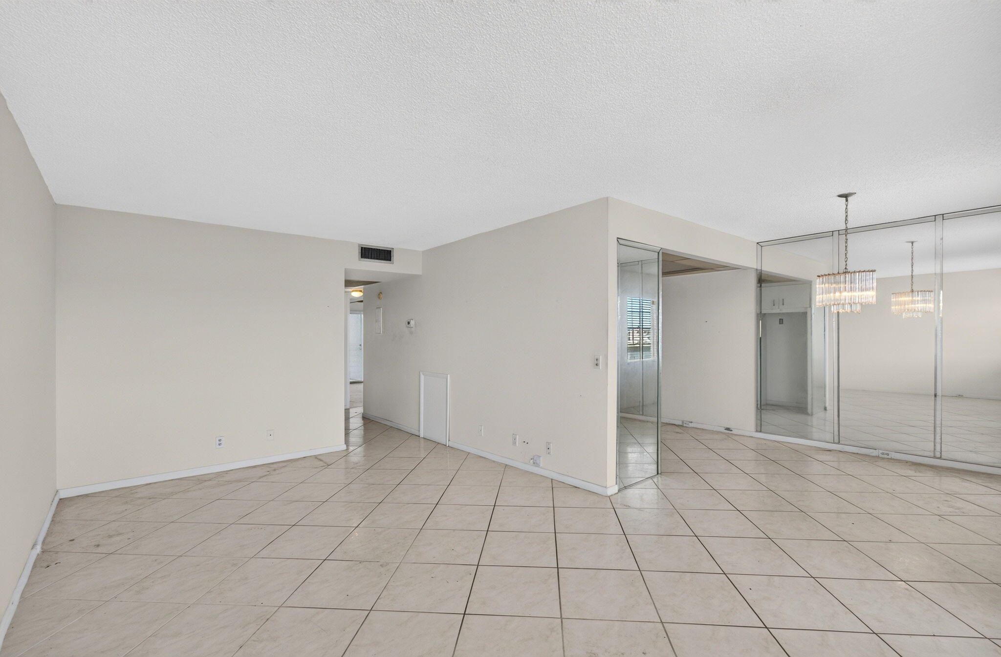 4044 Wolverton C Property Photo 2