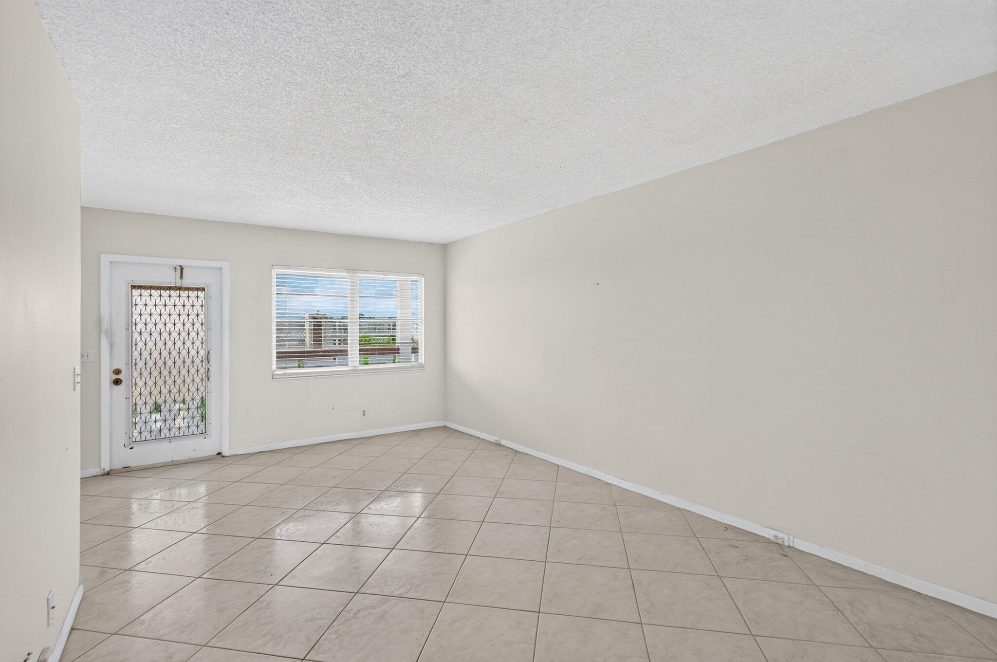 4044 Wolverton C Property Photo 4