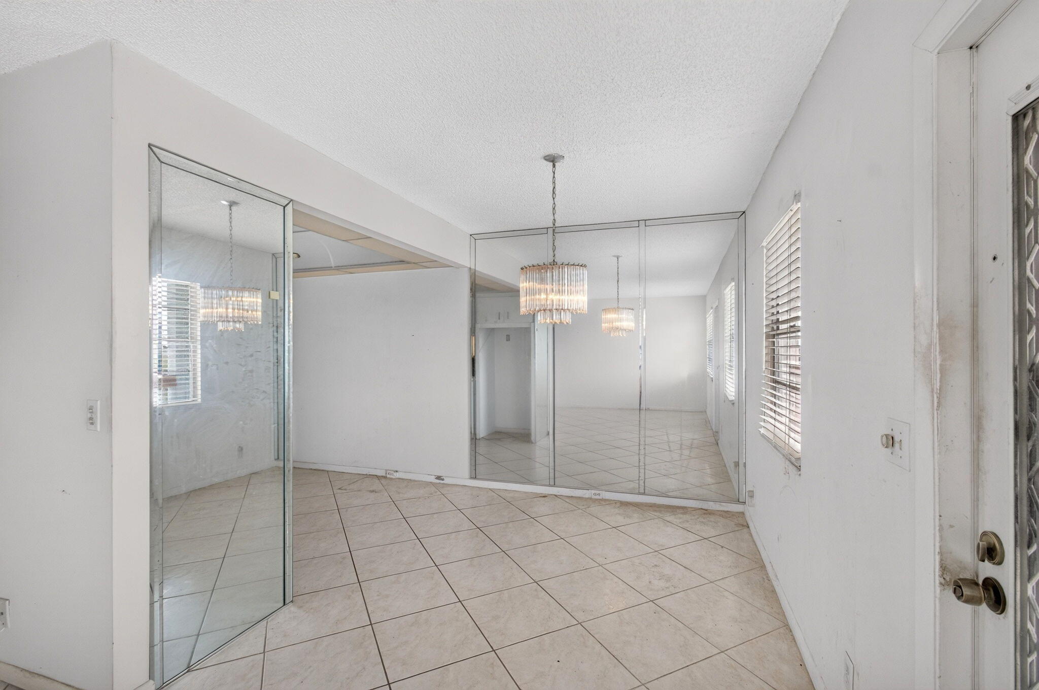4044 Wolverton C Property Photo 6