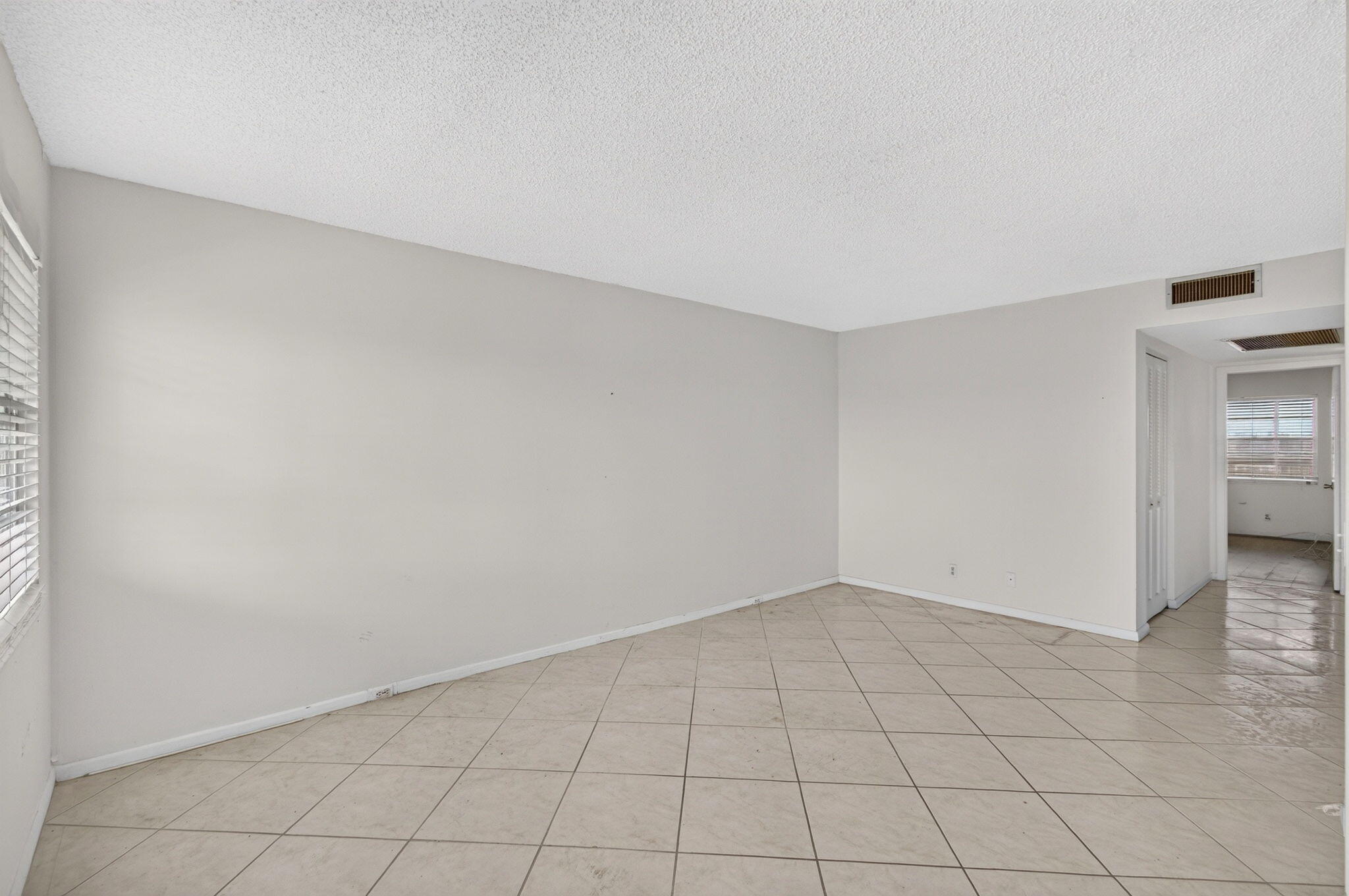 4044 Wolverton C Property Photo 12