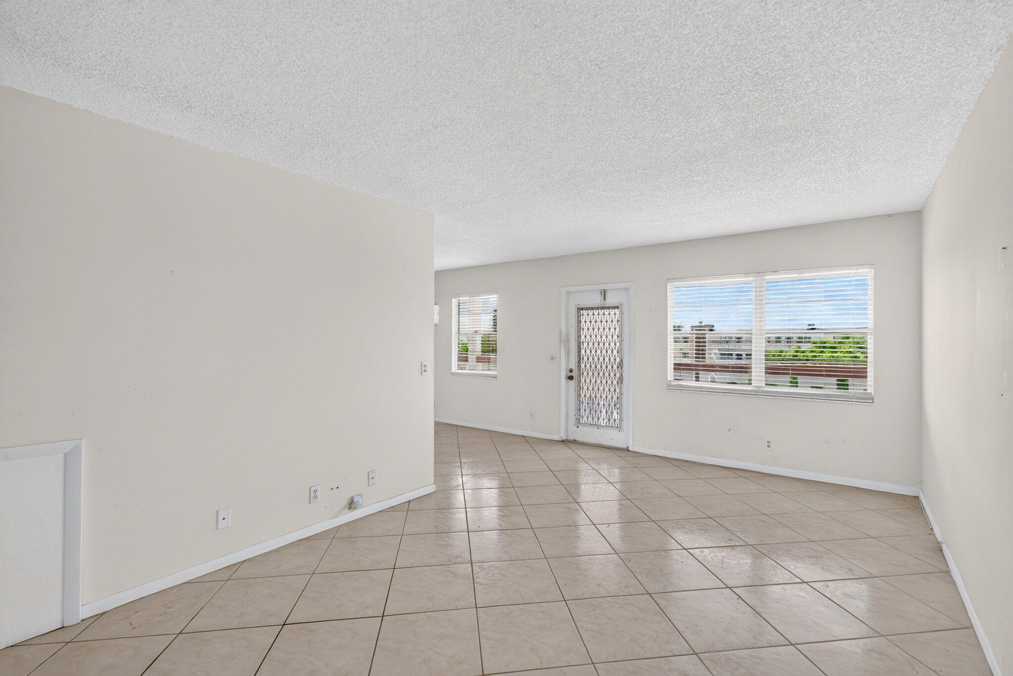 4044 Wolverton C Property Photo 13