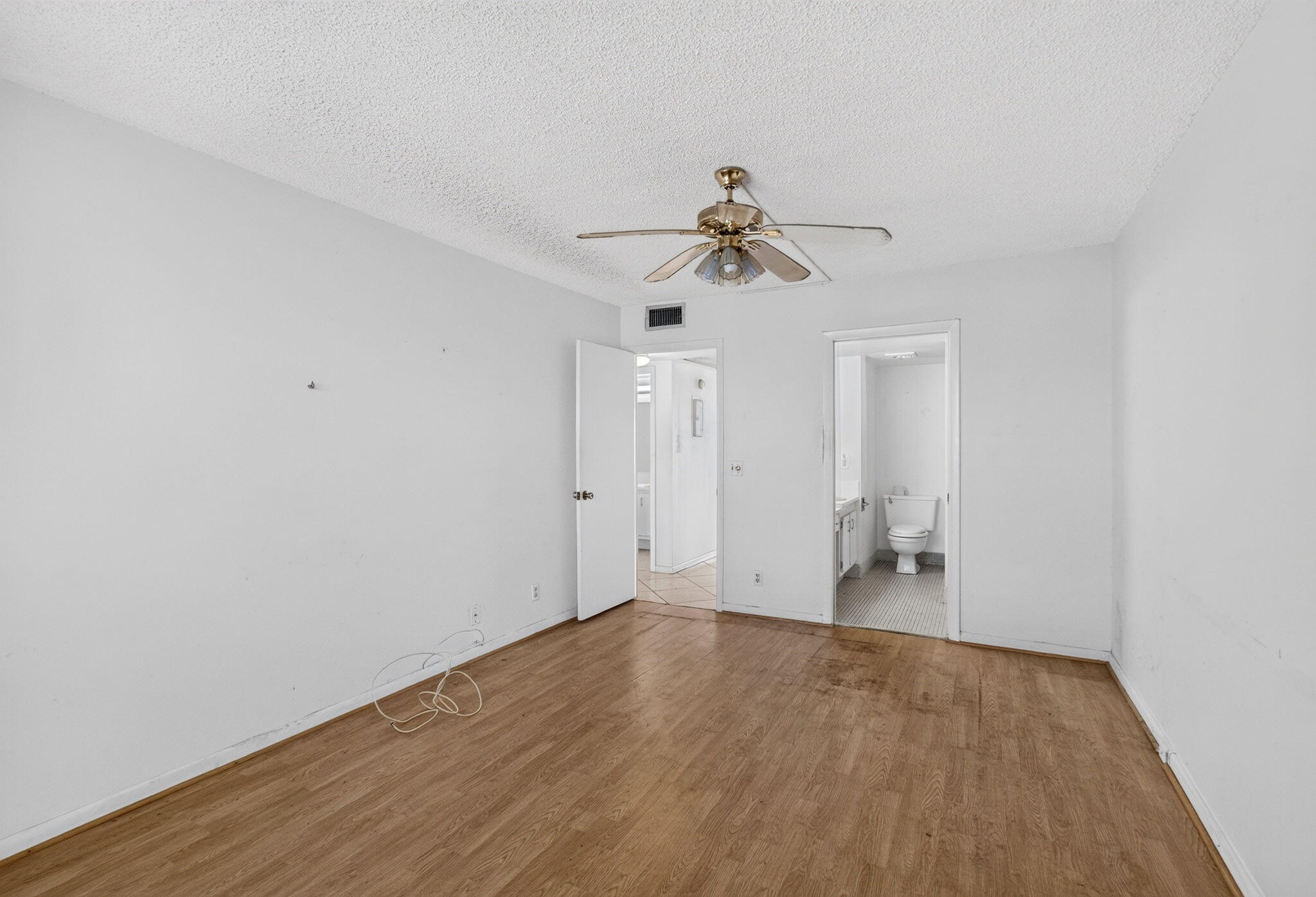 4044 Wolverton C Property Photo 25