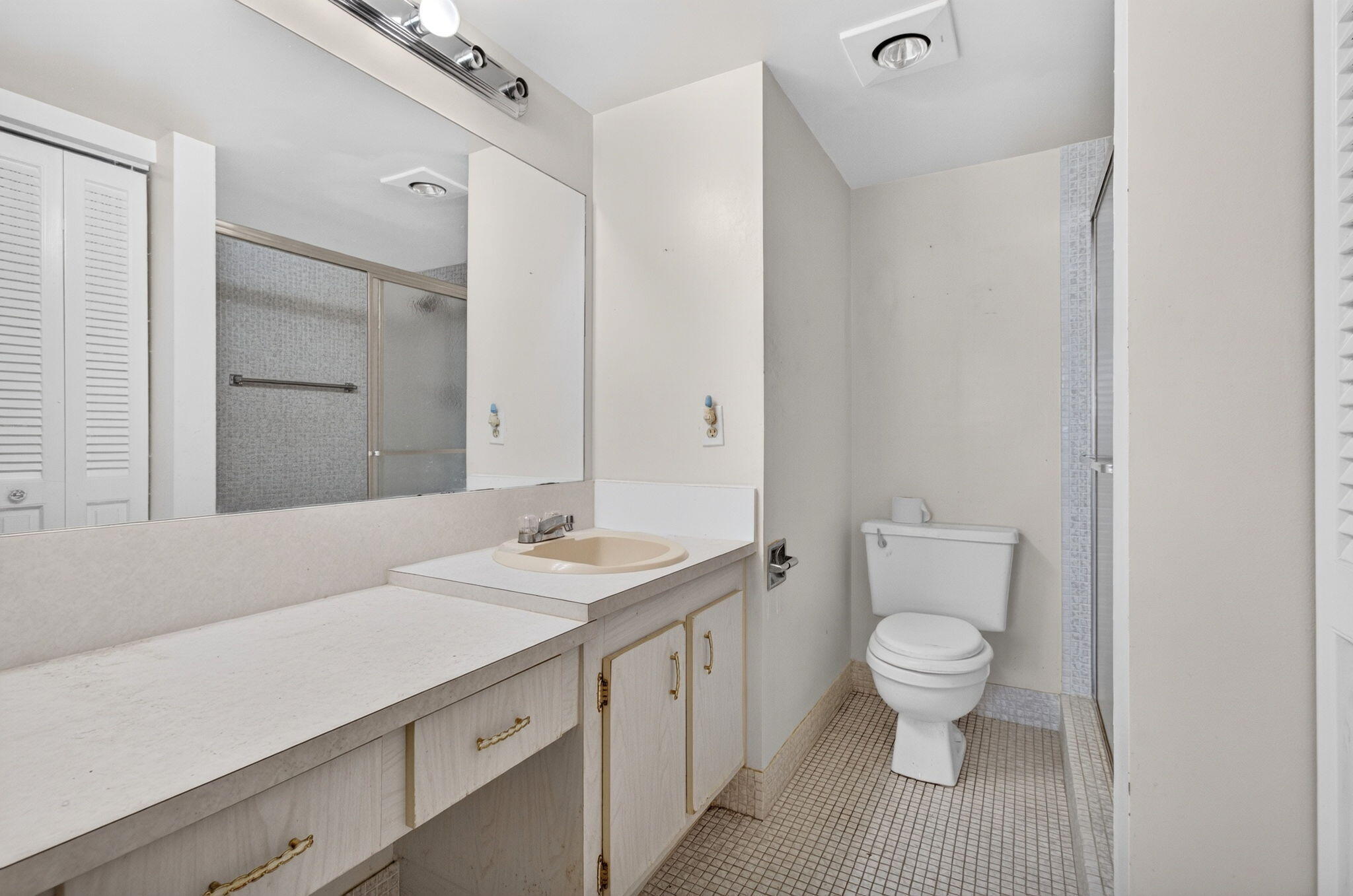 4044 Wolverton C Property Photo 27