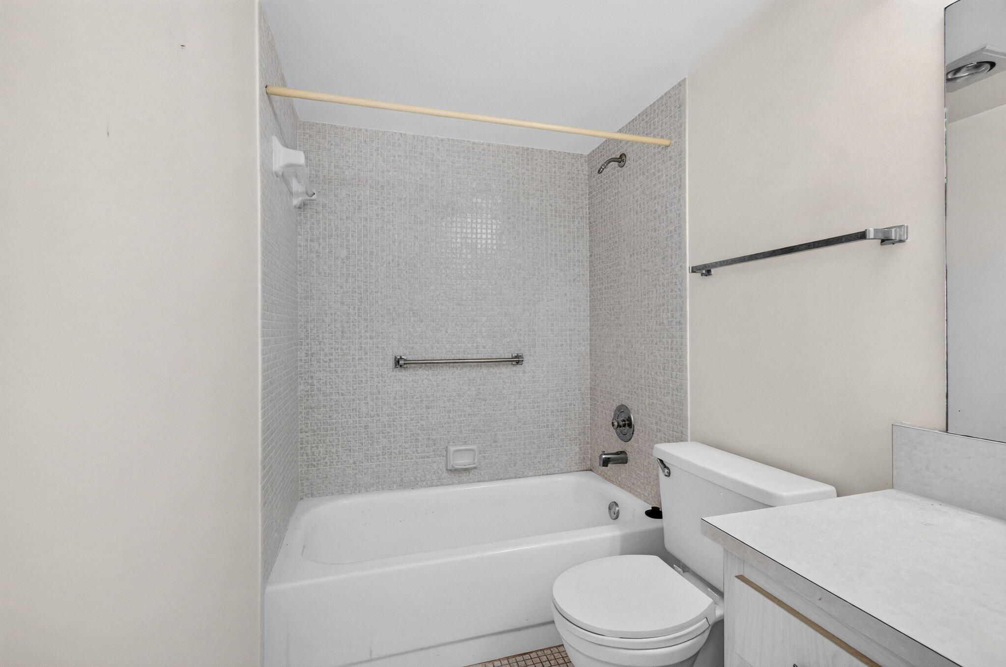 4044 Wolverton C Property Photo 32