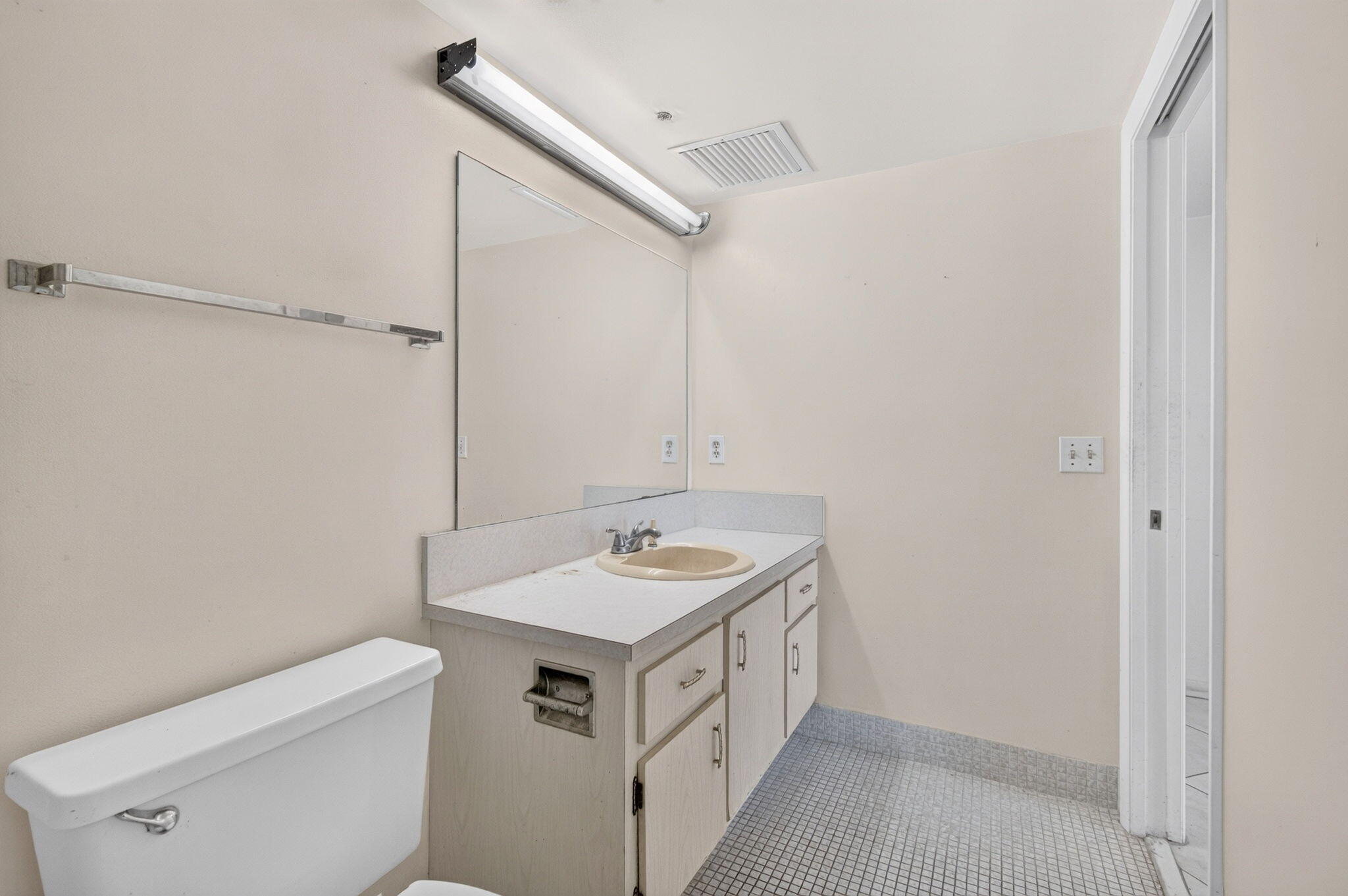 4044 Wolverton C Property Photo 33