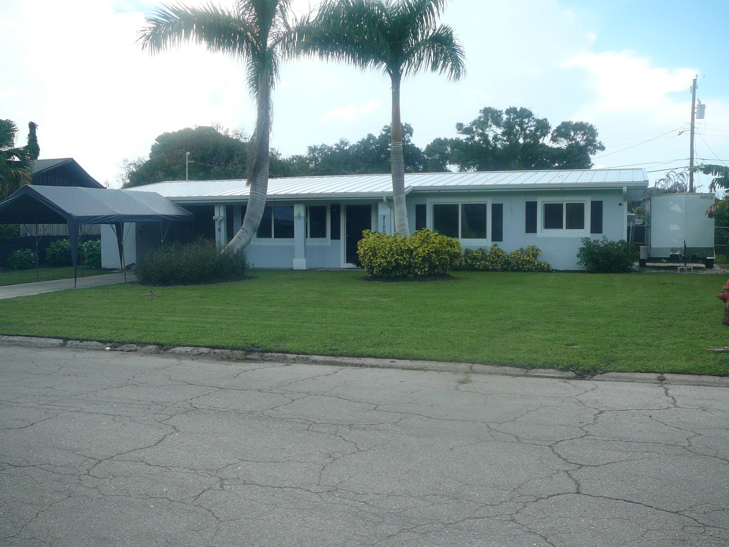 2100 W Esplanade Property Photo 1