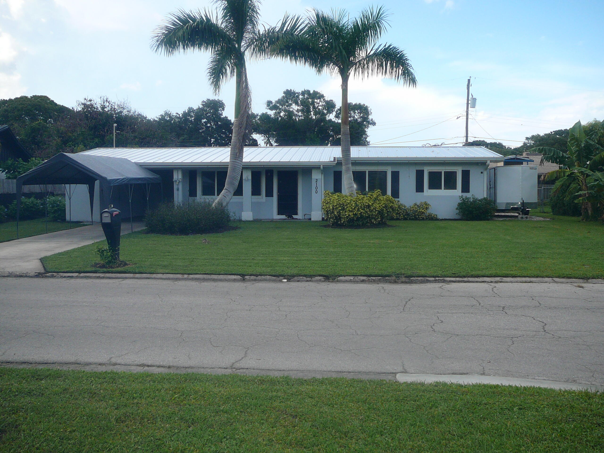 2100 W Esplanade Property Photo 2