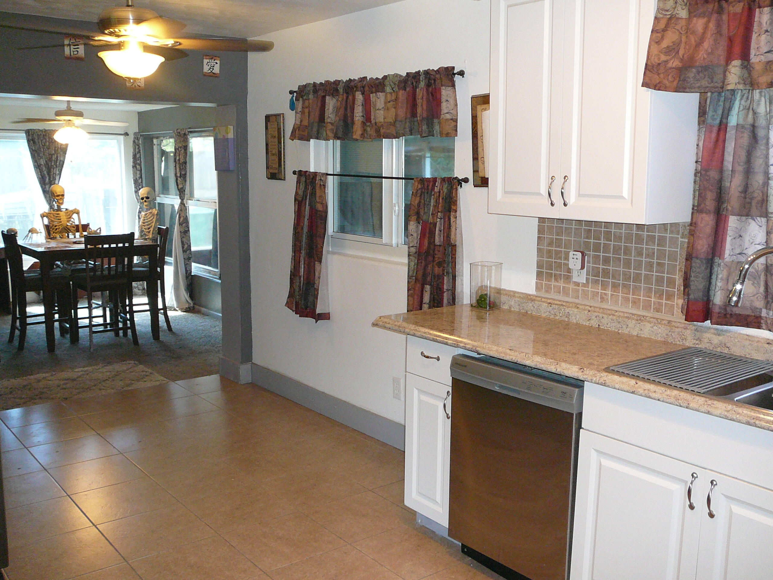 2100 W Esplanade Property Photo 8