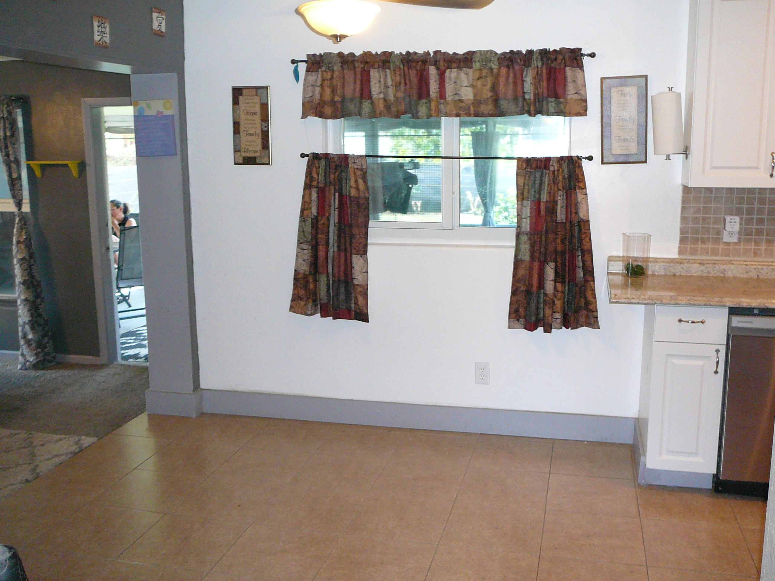 2100 W Esplanade Property Photo 10