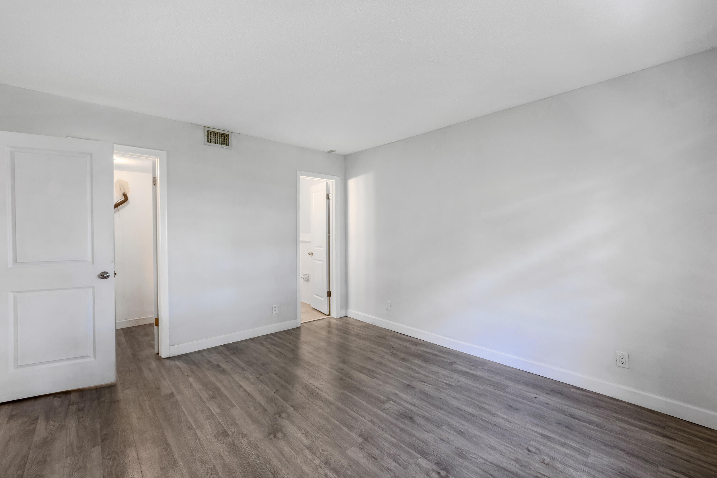 1400 Ne 57th Street 304 Property Photo 6