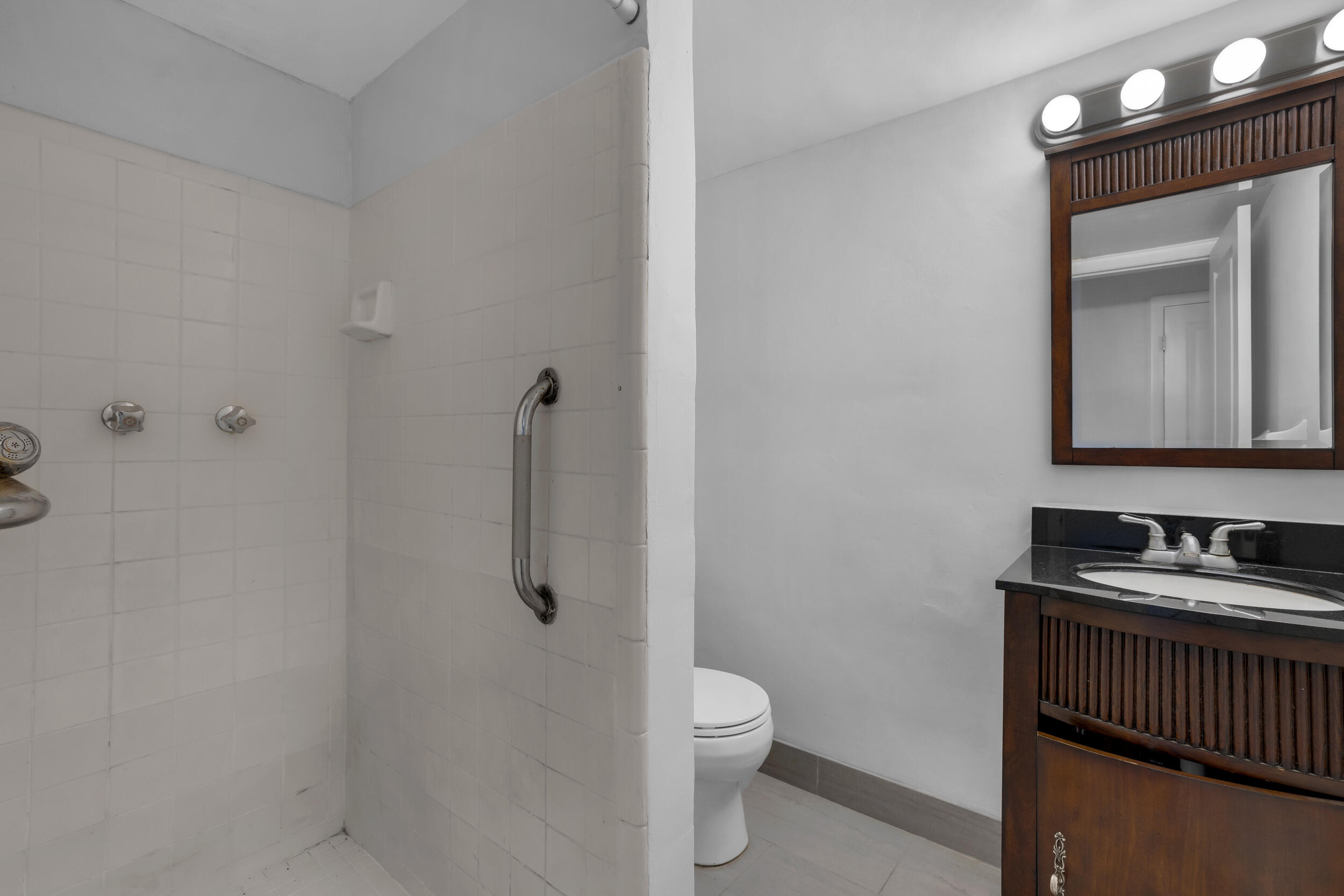 1400 Ne 57th Street 304 Property Photo 20