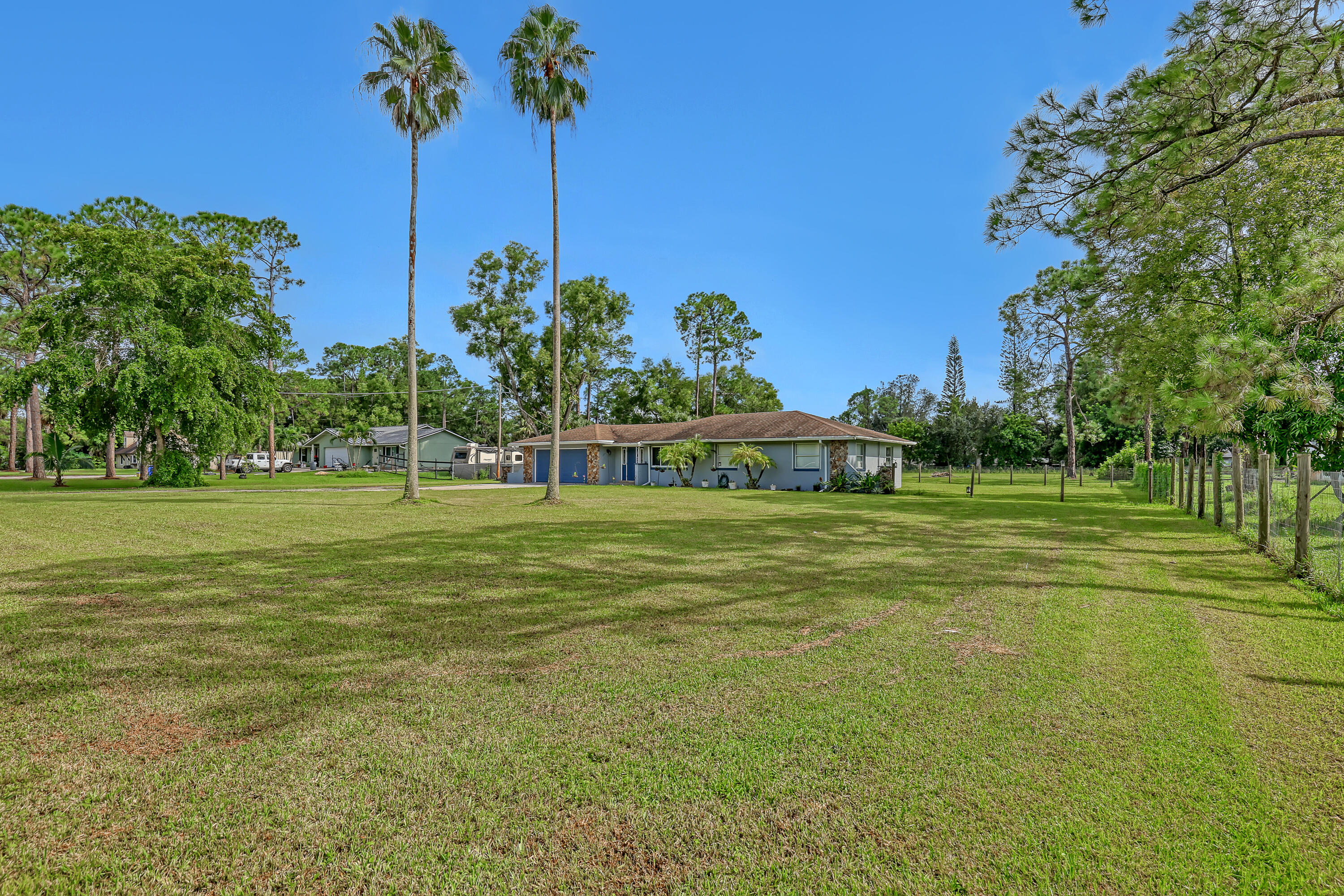 11920 41st Court N Property Photo 3