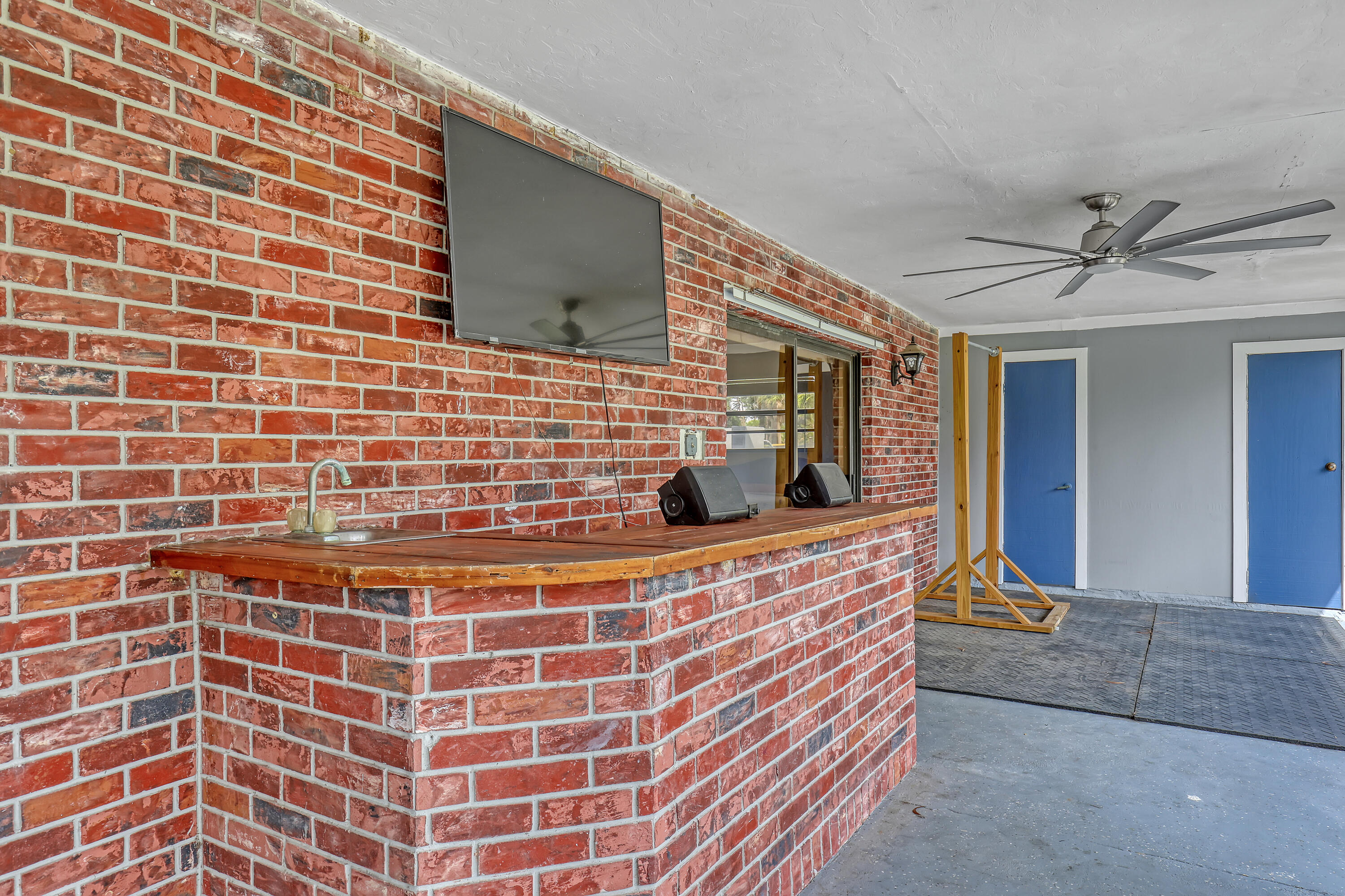 11920 41st Court N Property Photo 20