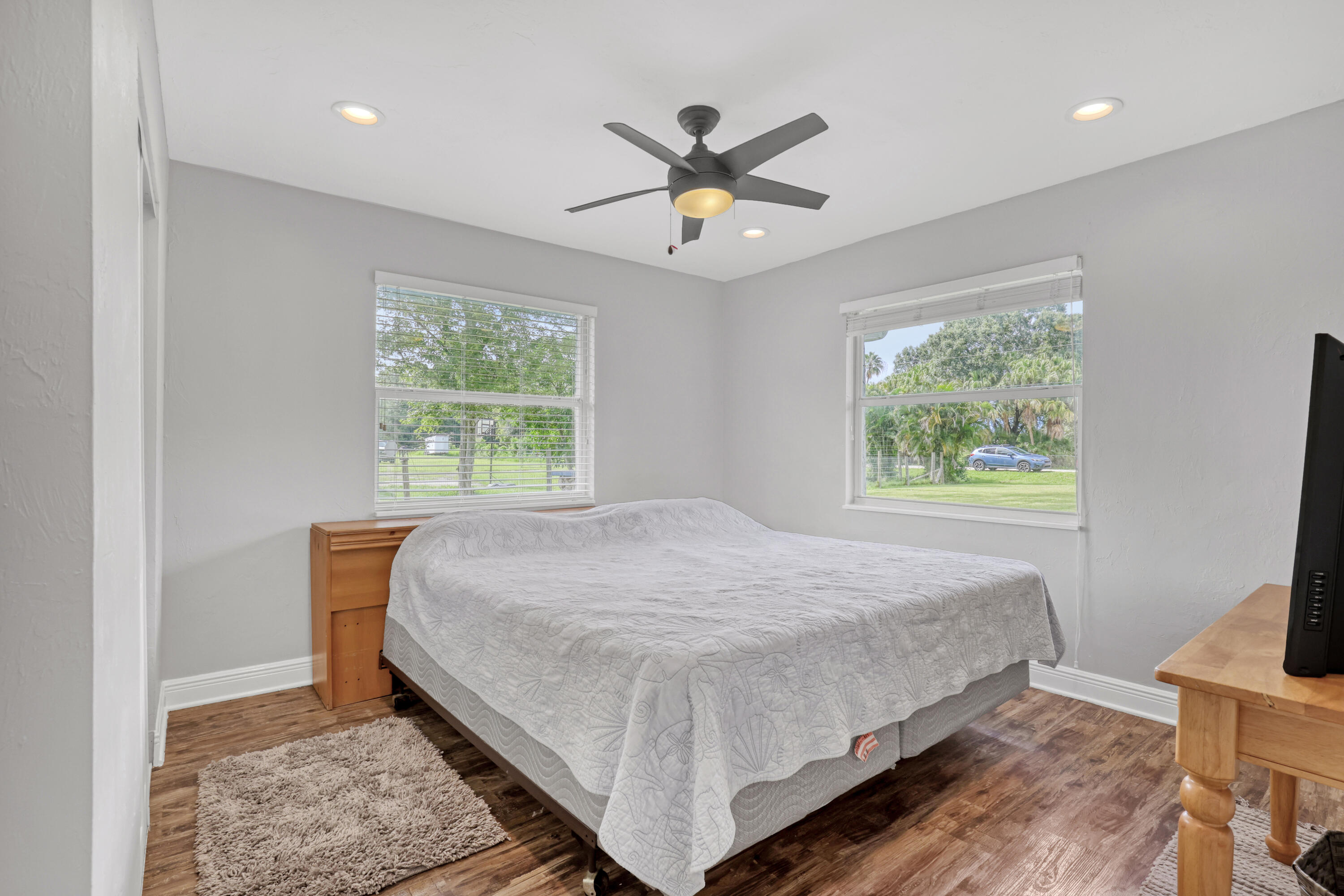 11920 41st Court N Property Photo 32