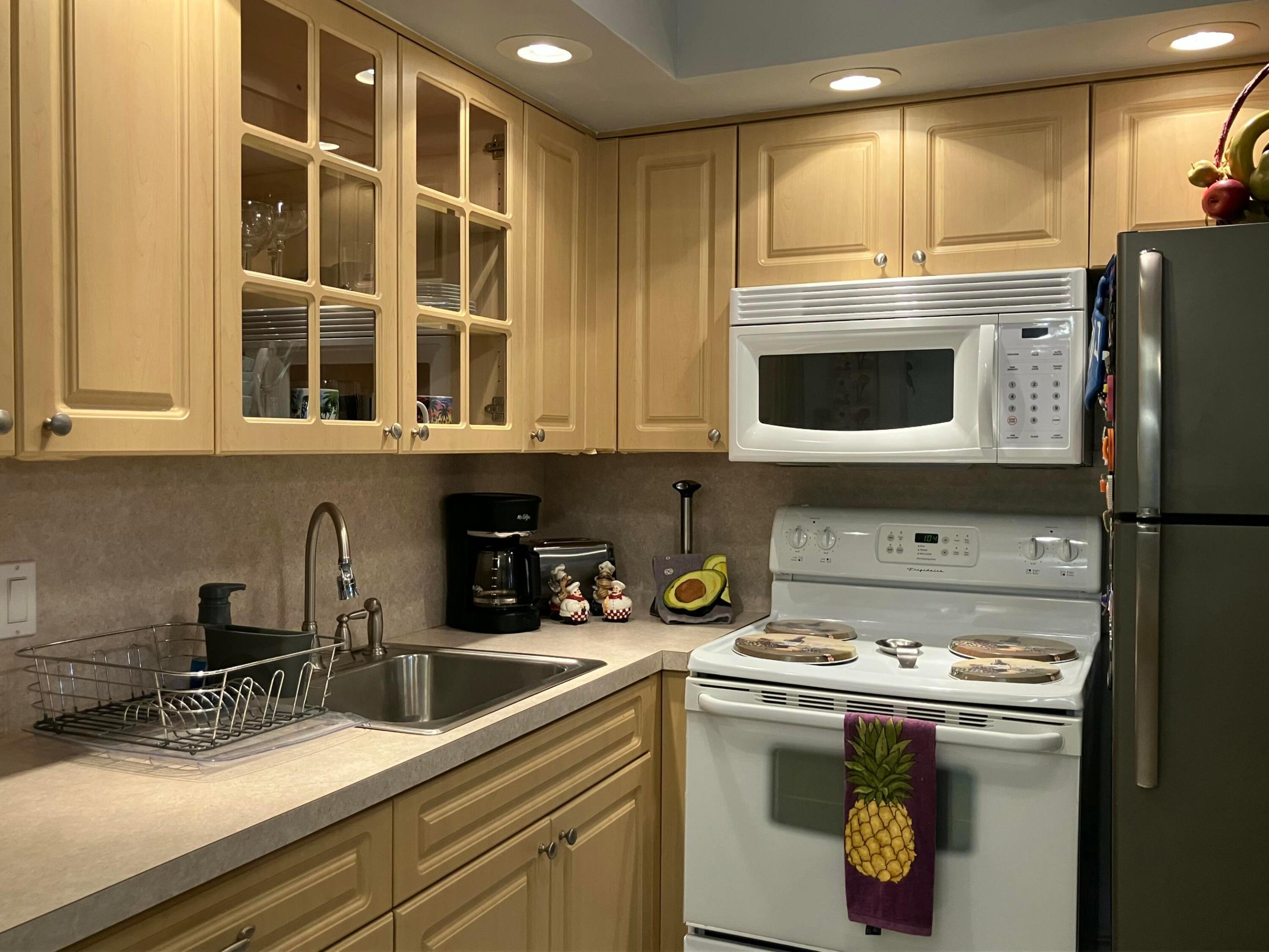 130 Southampton B Property Photo 1
