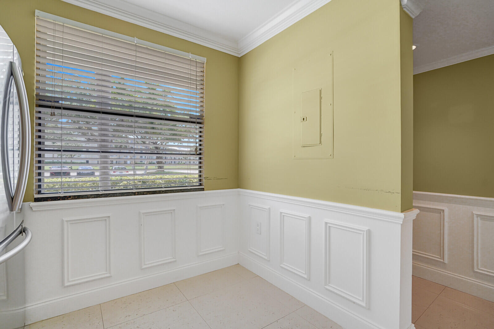 6073 Balboa Circle 105 Property Photo 6