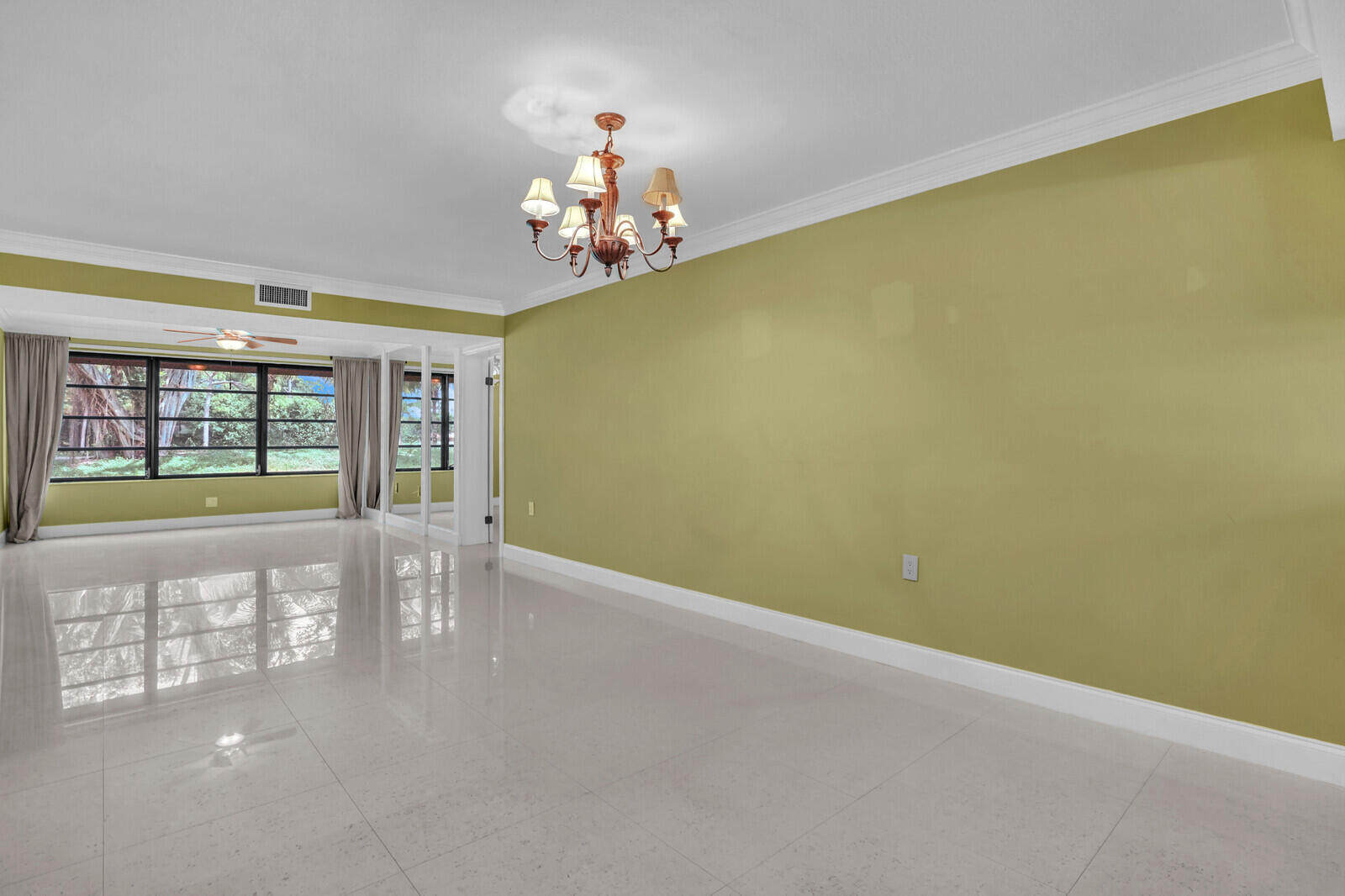 6073 Balboa Circle 105 Property Photo 7