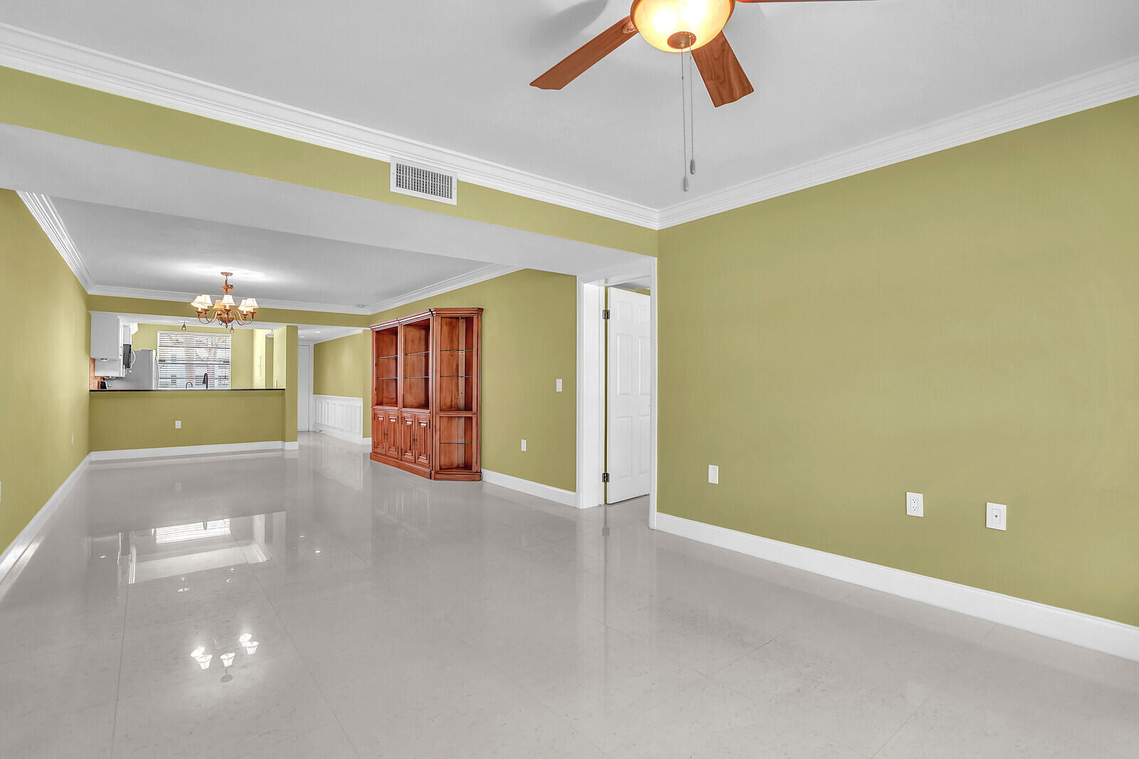 6073 Balboa Circle 105 Property Photo 12