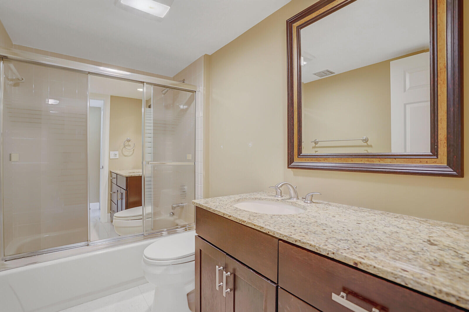 6073 Balboa Circle 105 Property Photo 13