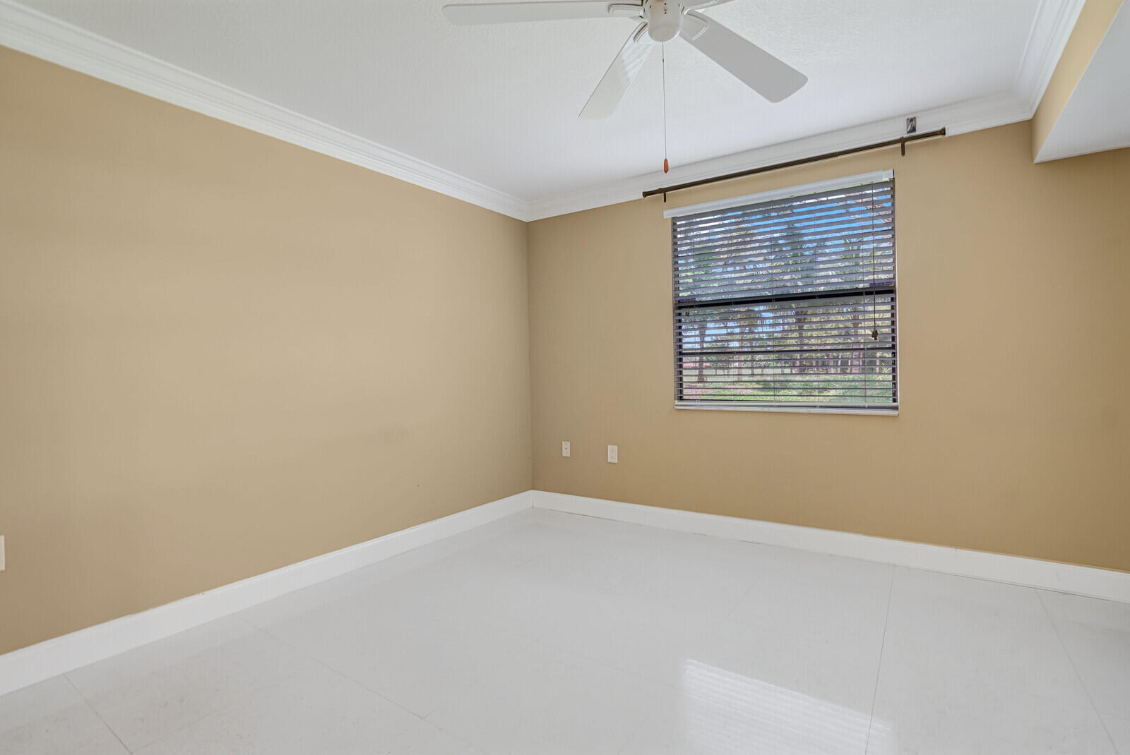 6073 Balboa Circle 105 Property Photo 17