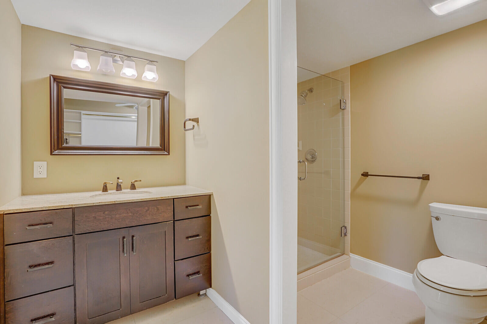 6073 Balboa Circle 105 Property Photo 18