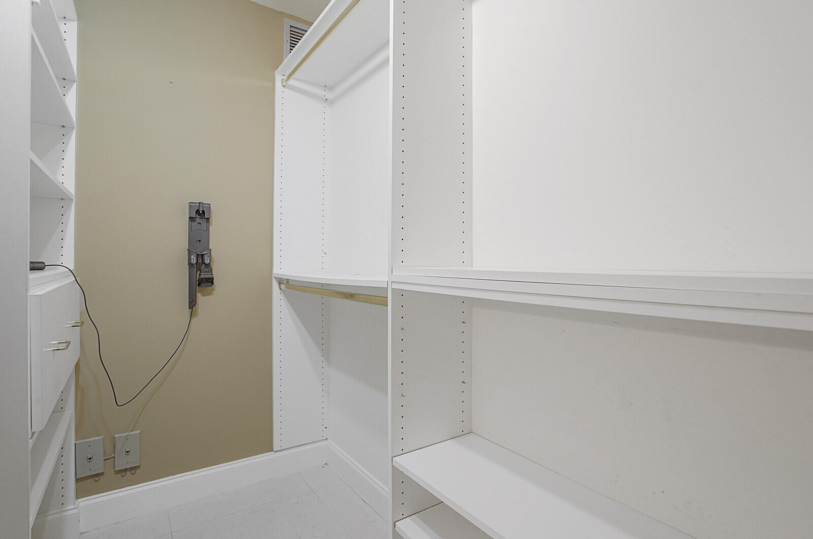 6073 Balboa Circle 105 Property Photo 22