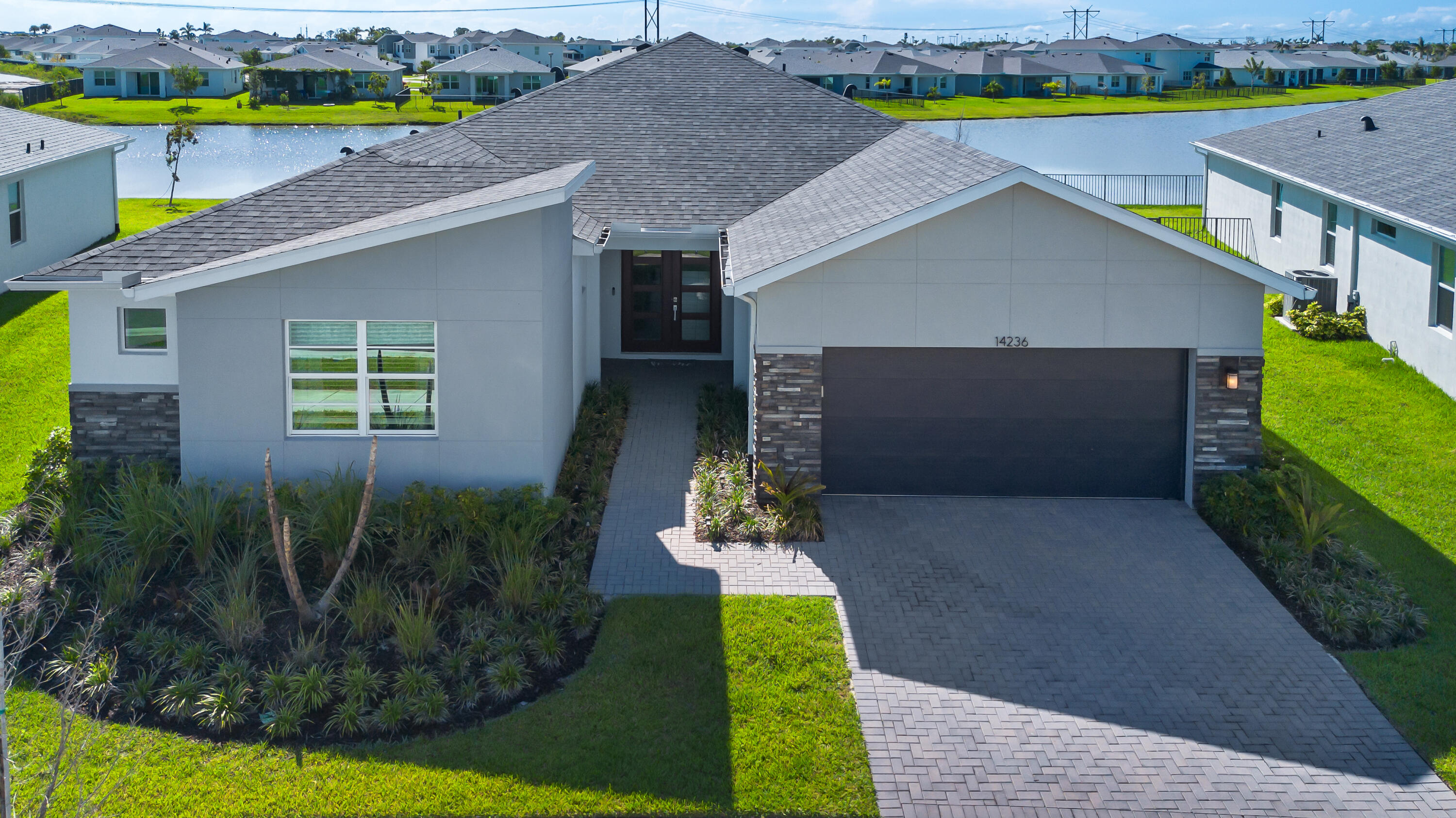 14236 Sw Murney Way Property Photo 1