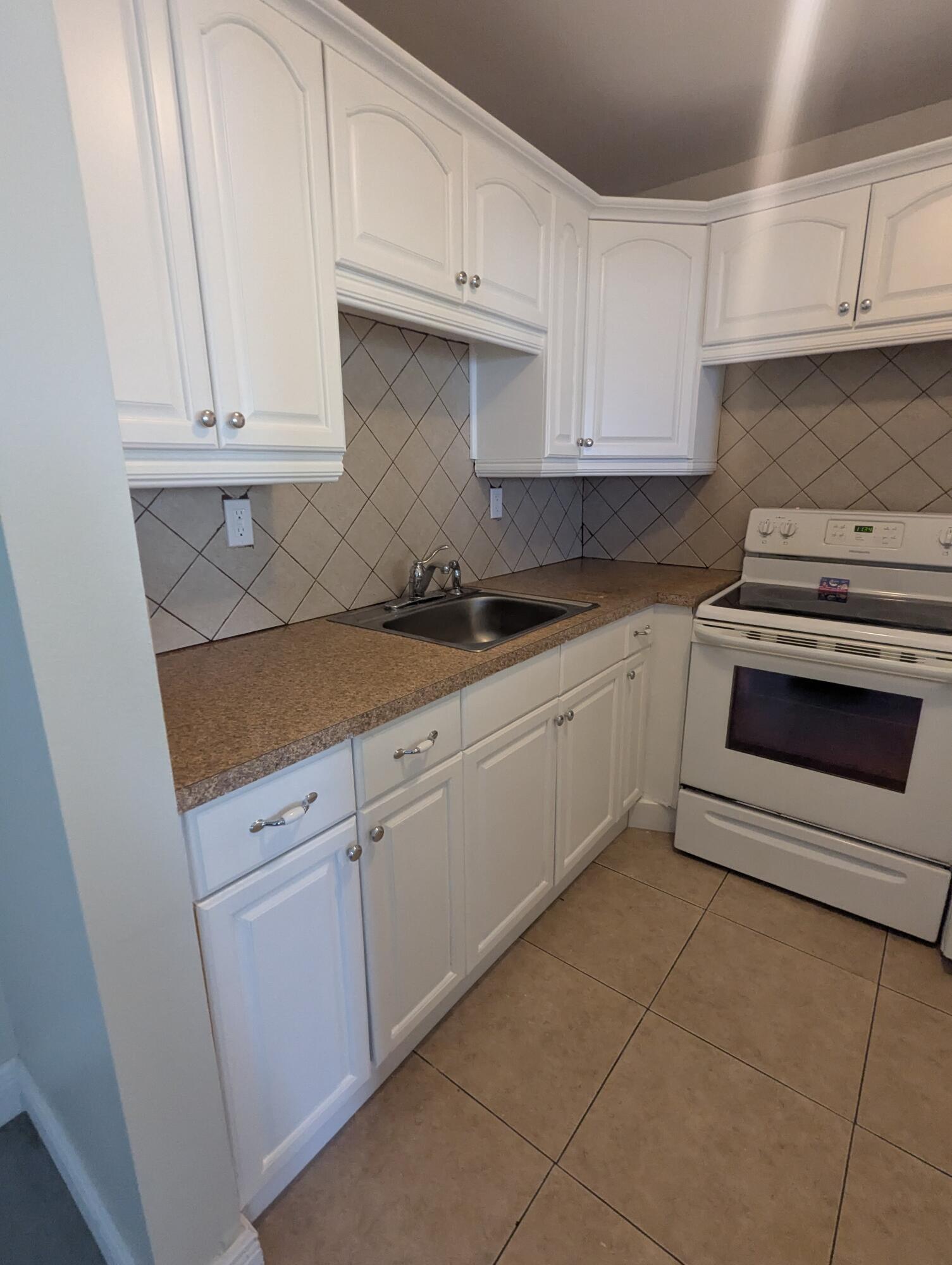 90 Andover D Property Photo 2