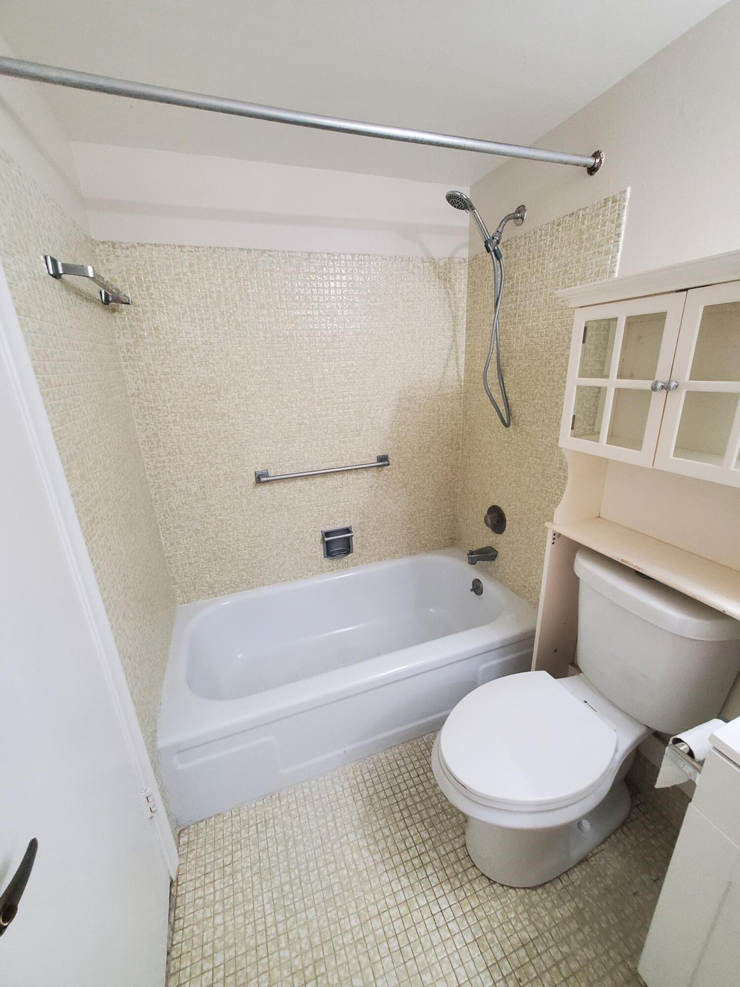 90 Andover D Property Photo 8