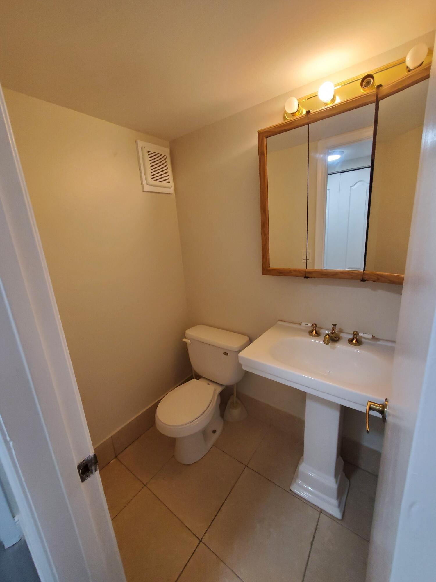 90 Andover D Property Photo 9