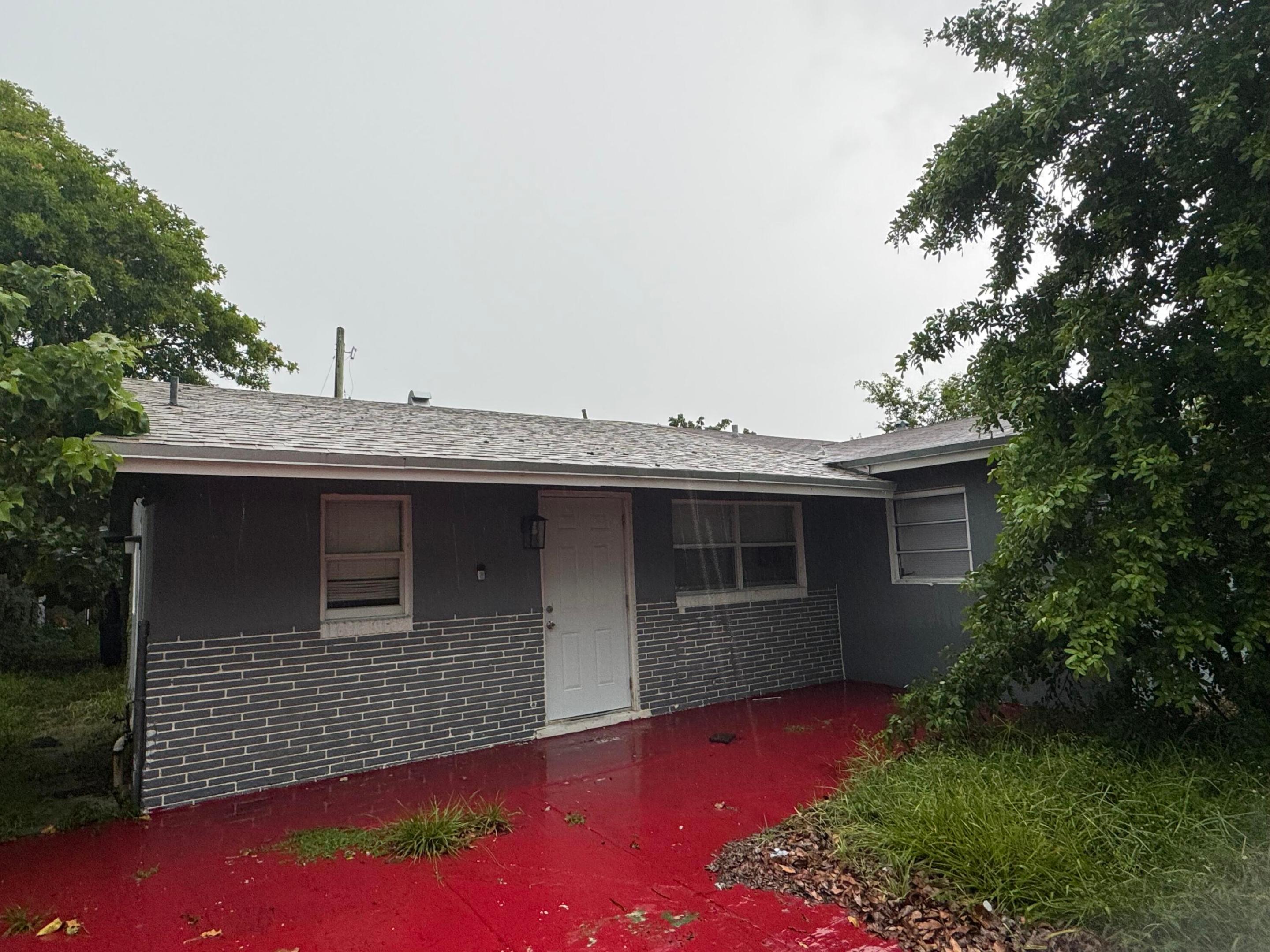 2121 Nw 26th Avenue Property Photo 1
