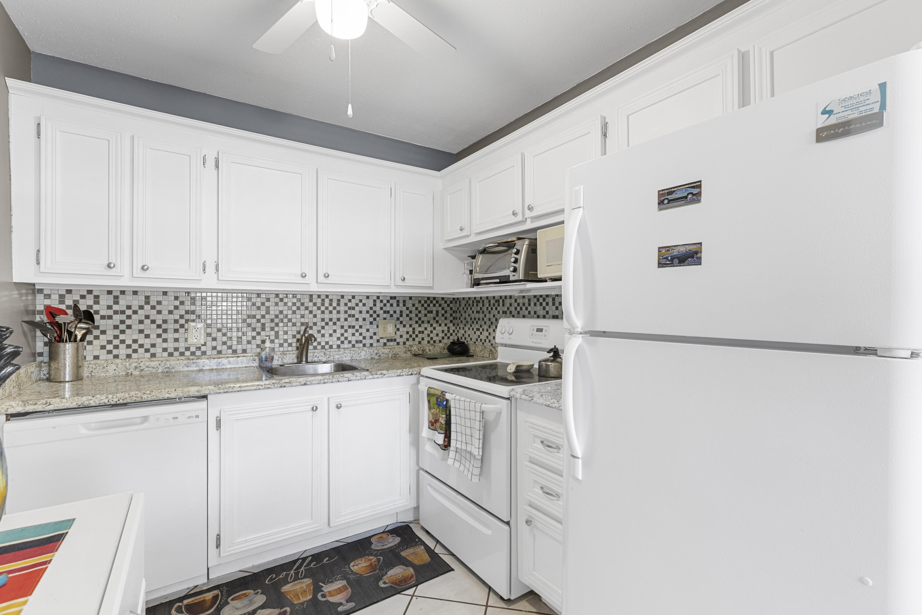 159 Newport J Property Photo 1