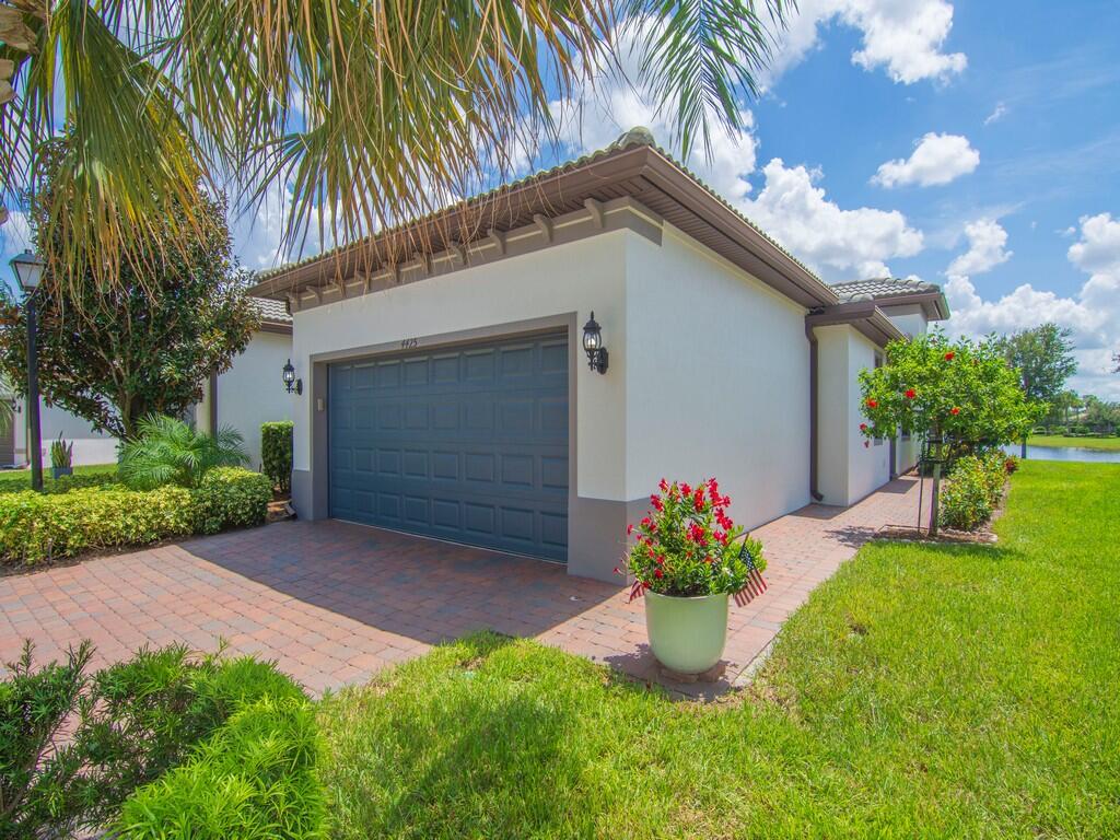 4425 BEAUTY LEAF Circle Property Photo 1