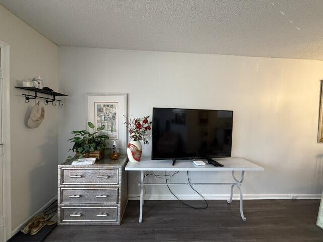 3304 Aruba Way E2 Property Photo 8