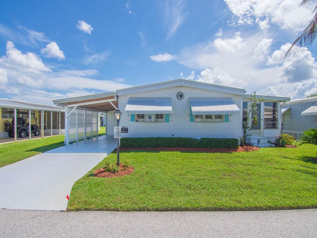 212 Ne Forrest Court Property Photo 1