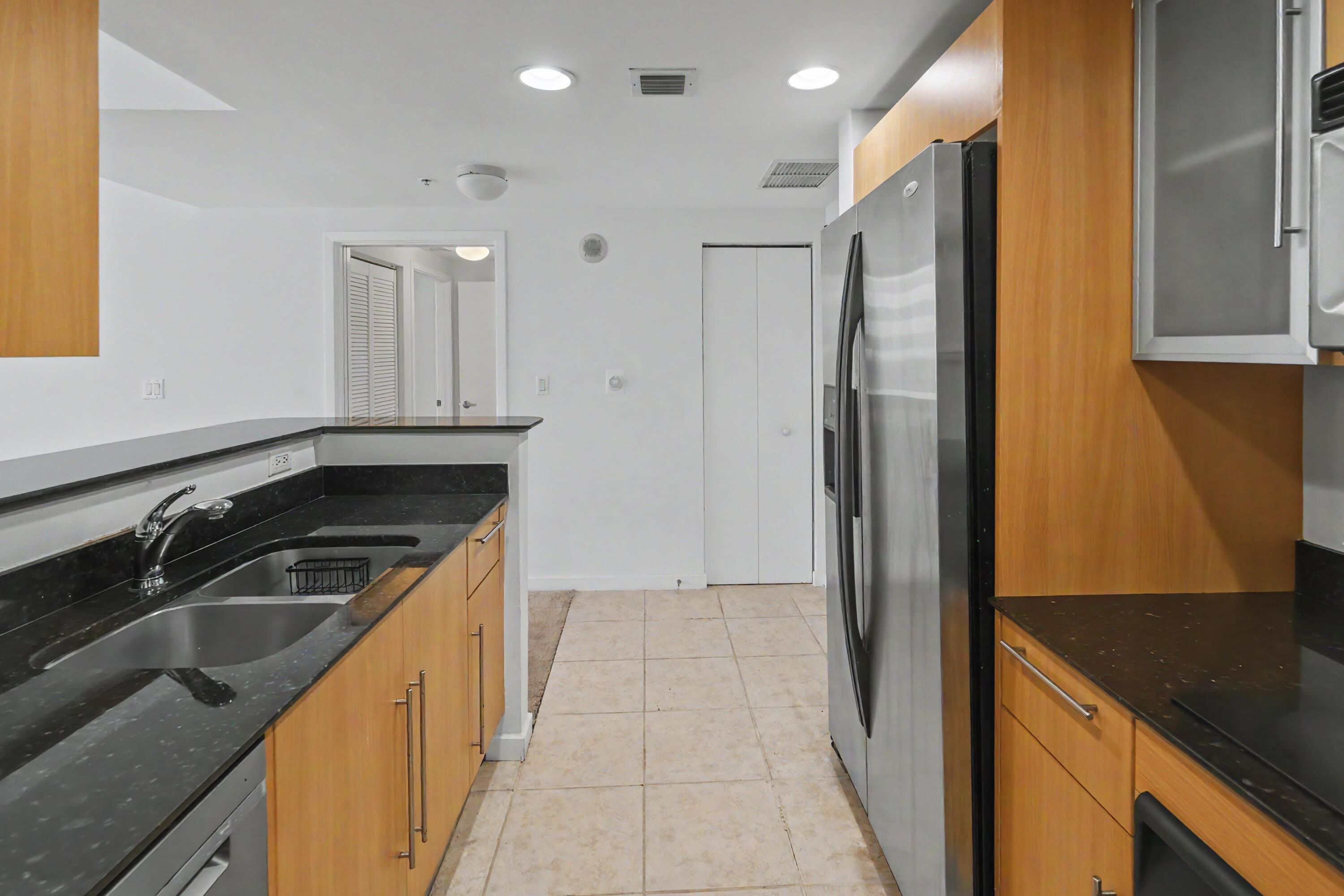 335 S Biscayne Boulevard 1002 Property Photo 6