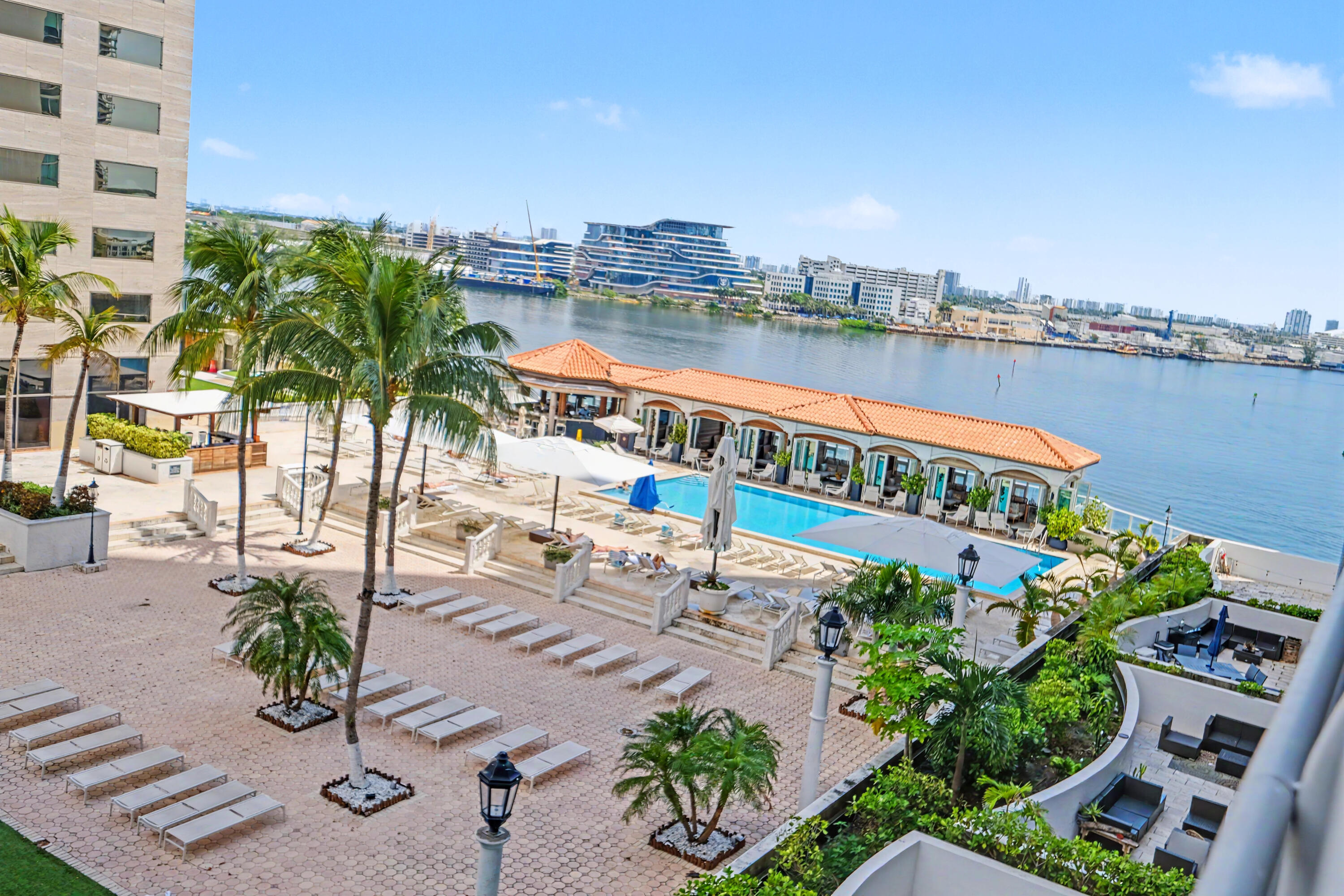 335 S Biscayne Boulevard 1002 Property Photo 12
