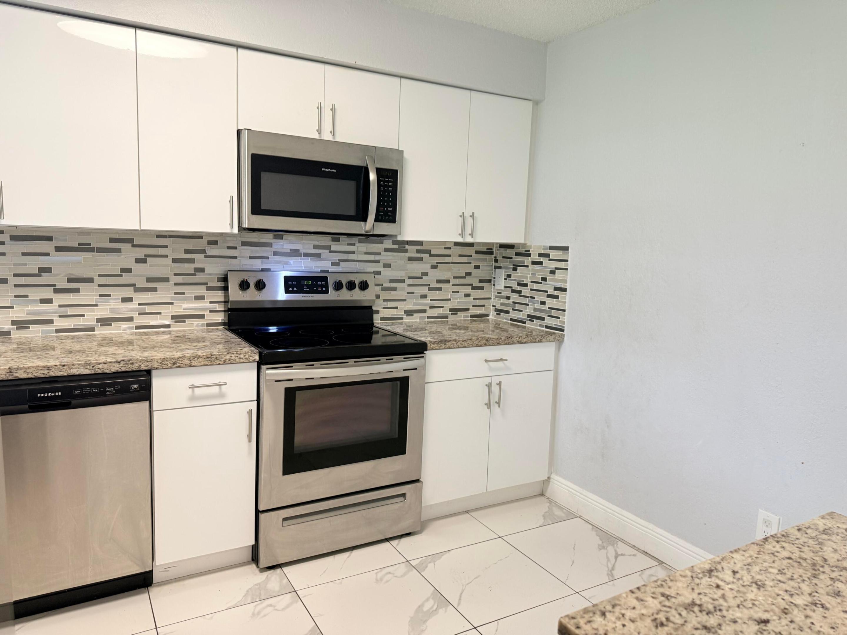 1104 Riverside Drive Property Photo 3