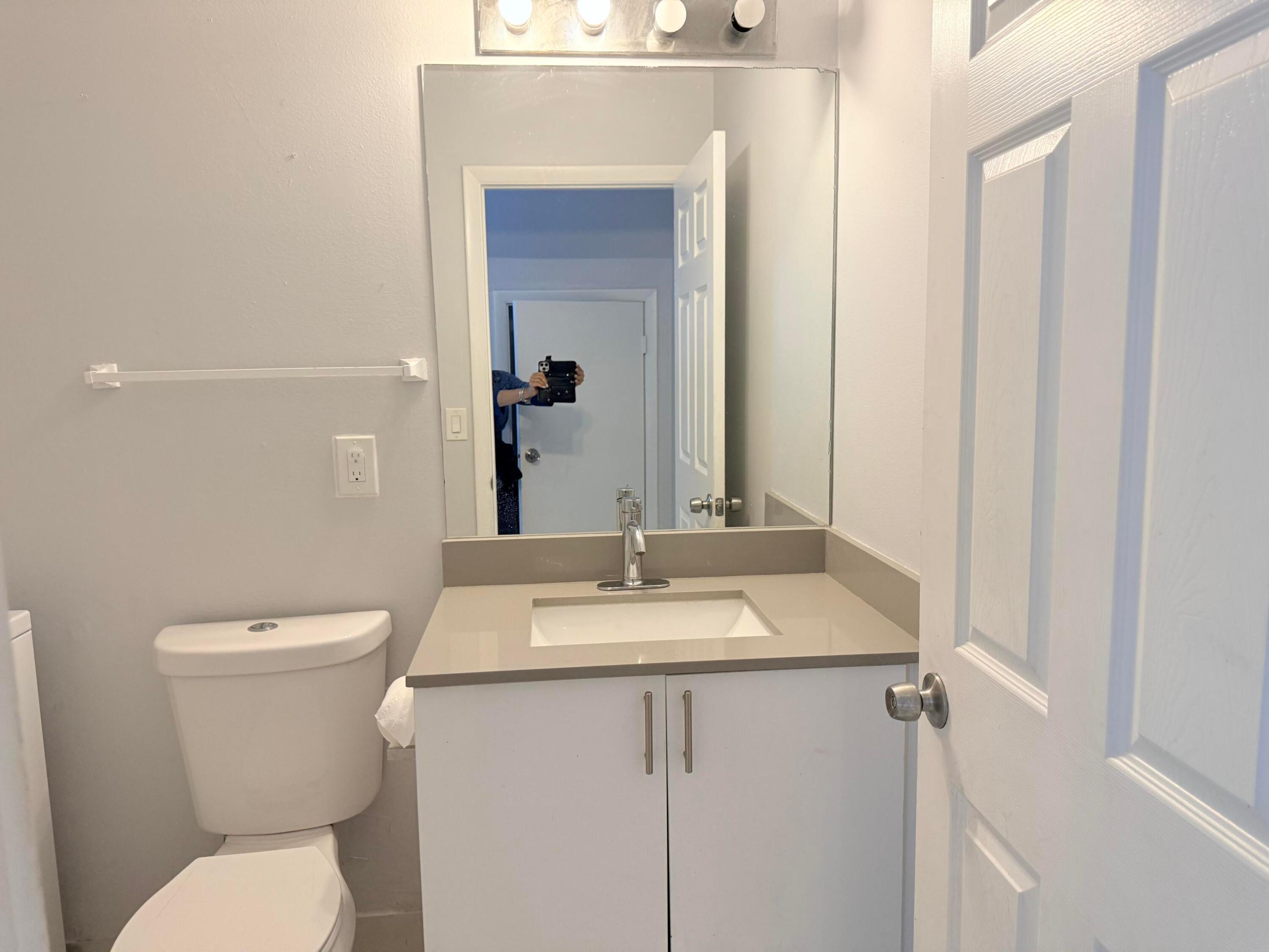 1104 Riverside Drive Property Photo 8